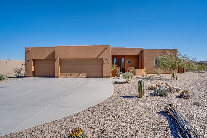 Practically brand new! Beautiful, meticulously maintained Sombra Homes-built home sits on a 0.7 acre lot. Located  in a gated community, the home has a VIEW of the surrounding mountains. 3 bedrooms and 2.5 baths. Spacious 3-car garage with added 2' extension, 220 power, and a soft water loop! Large covered patio! The kitchen features GE Stainless Steel appliances, granite kitchen counters, Oakcraft maple cabinets, 8' garage doors, low E dual pane windows, and much more! This home is only 2 years old!!! Preview the attached video walk through, then call for your private viewing!