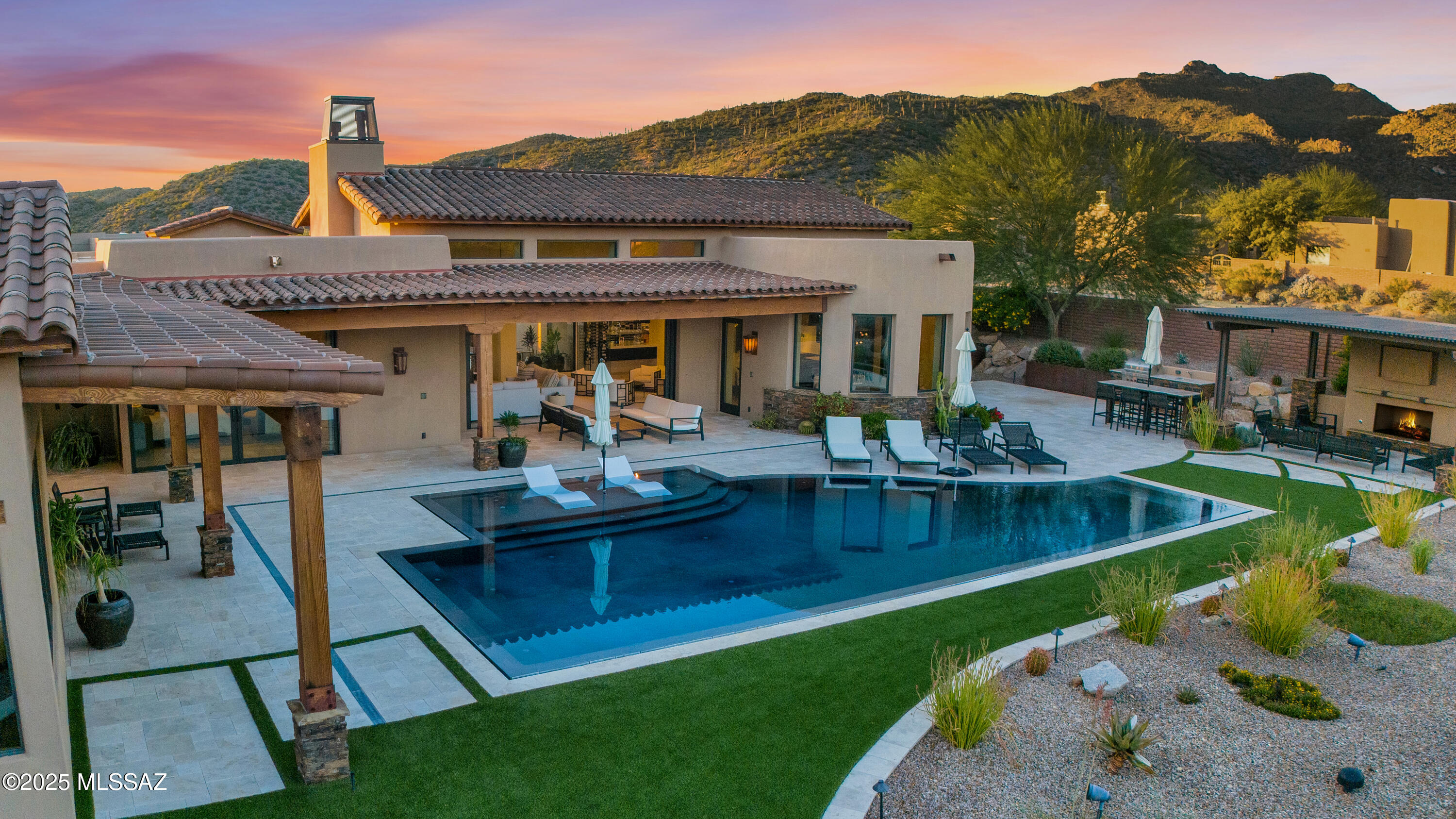 6139 W Seven Saguaros Circle