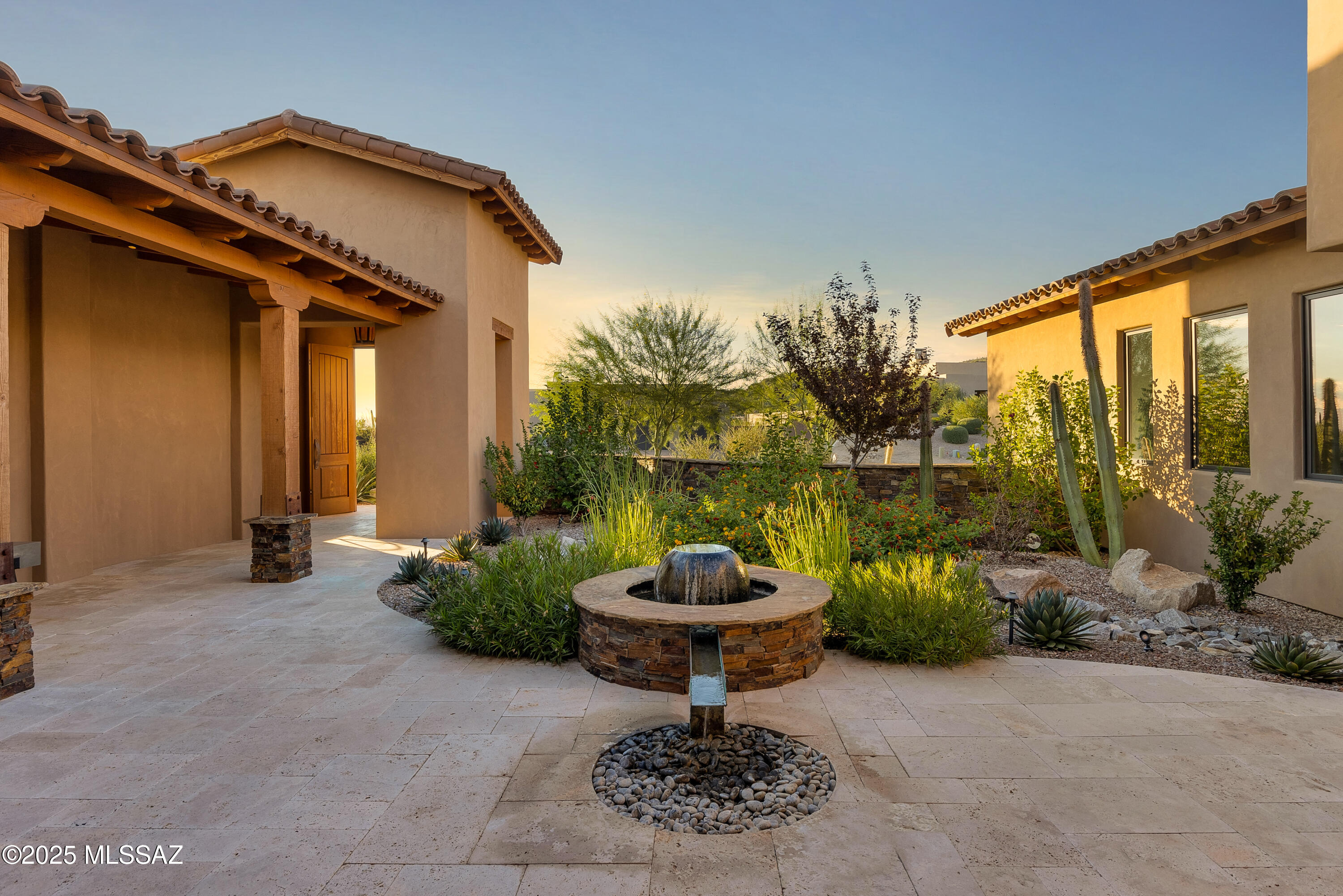 6139 W Seven Saguaros Circle