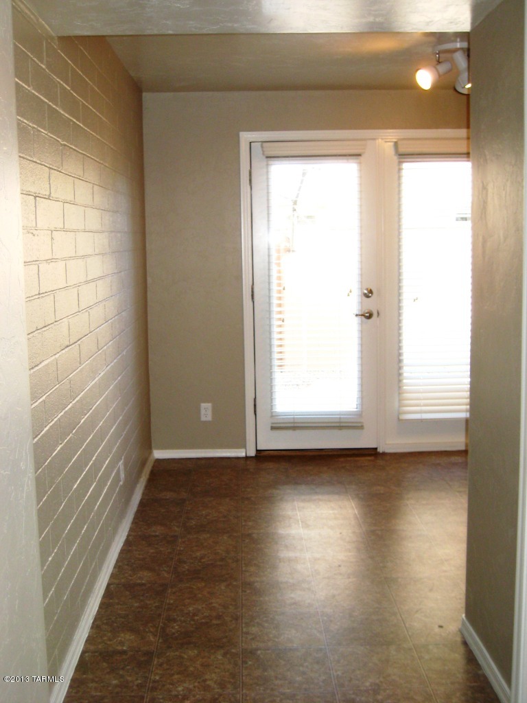 Villa Venice Condos - Residential Lease