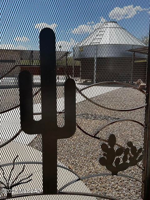 741 W Via De Suenos Green Valley AZ 85622