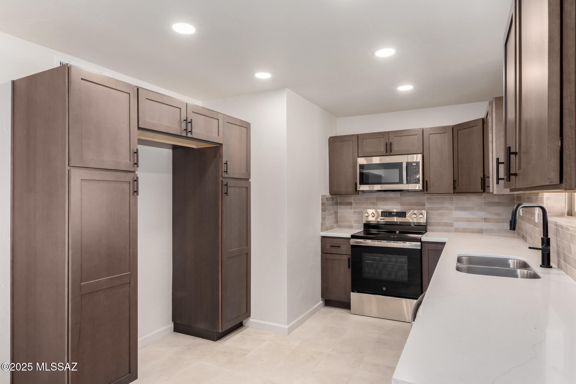 8501 N Camino De Oeste