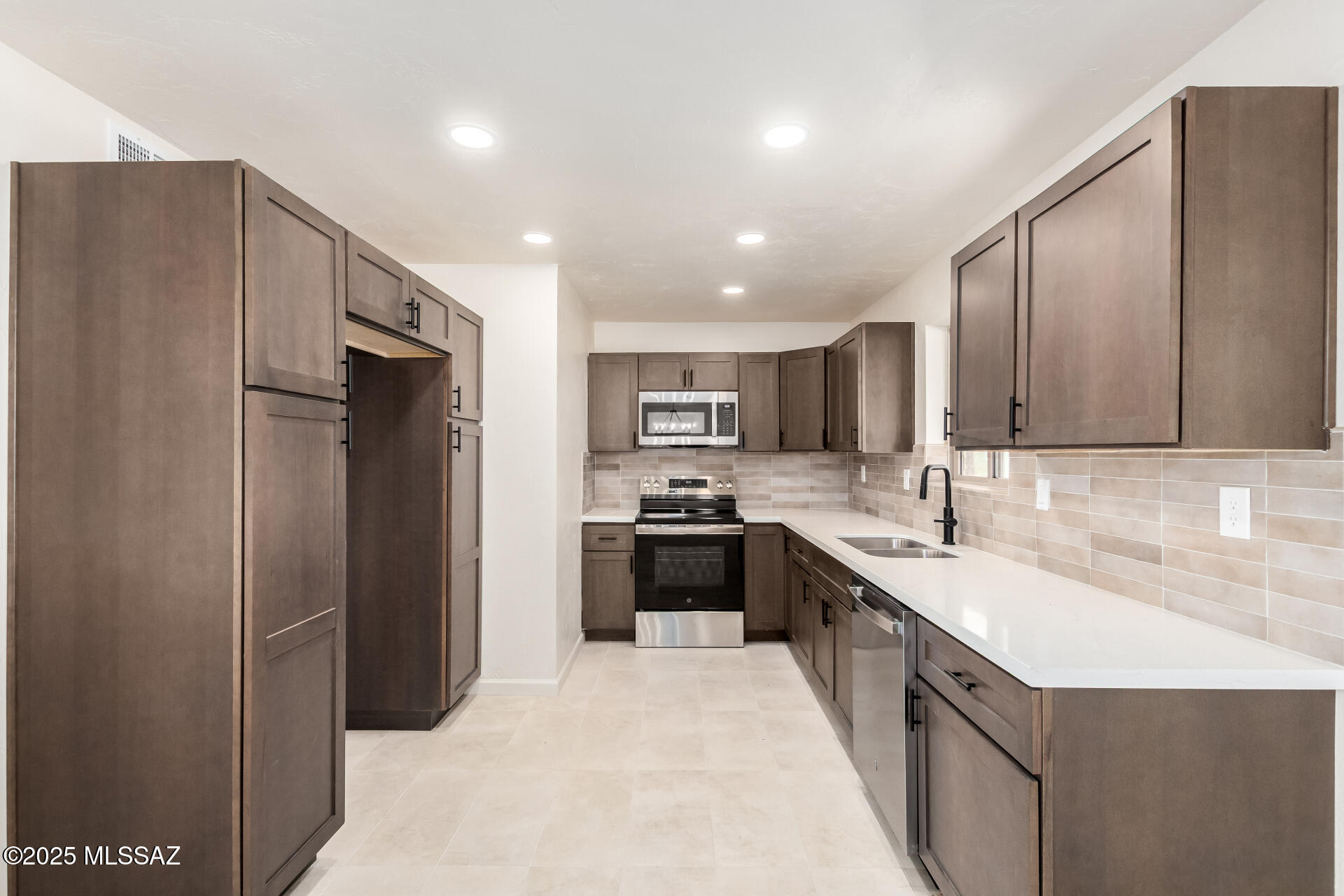 8501 N Camino De Oeste