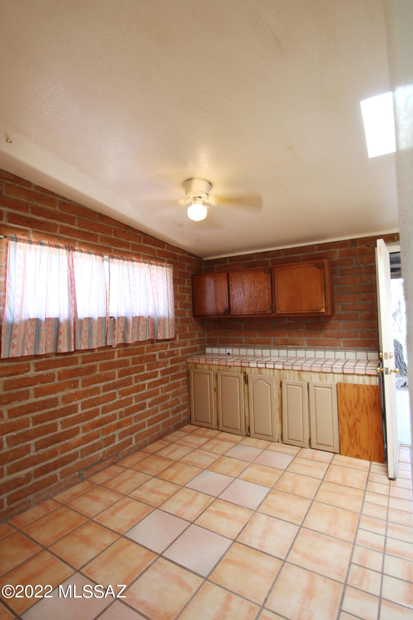 Miracle Mile Manor - Residential