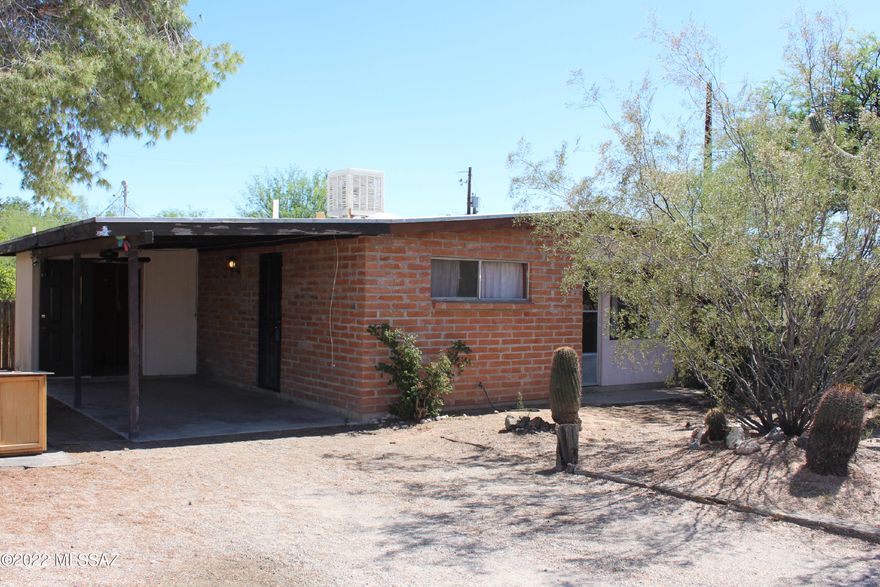 House needs to be renovated! Great for an investor or homeowner willing to put in some sweat equity. Bones are great on this 1982 built 823 SqFt  adobe brick home. The floor plan making it feel larger than it is with eat in kitchen, living room  & 2 bd/1 ba. The large backyard has a block wall completely enclosing it for privacy. Room to add a guest house on this large lot just need to check the zoning.  University of Arizona is only 4.1 miles away and only 1.7 miles to Interstate 10 simplifying your commute to work or day to day errands. No A/C. As-Is. Seller will review all offers late Friday.