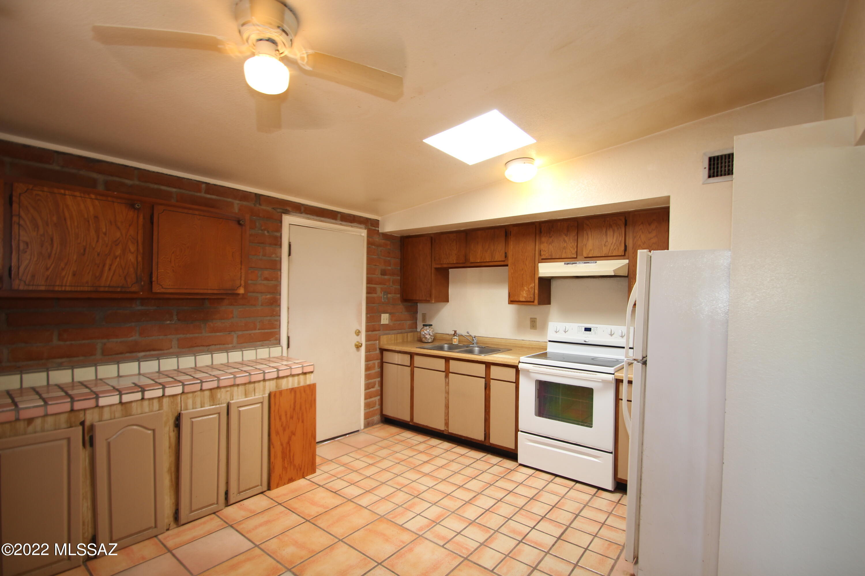 Miracle Mile Manor - Residential