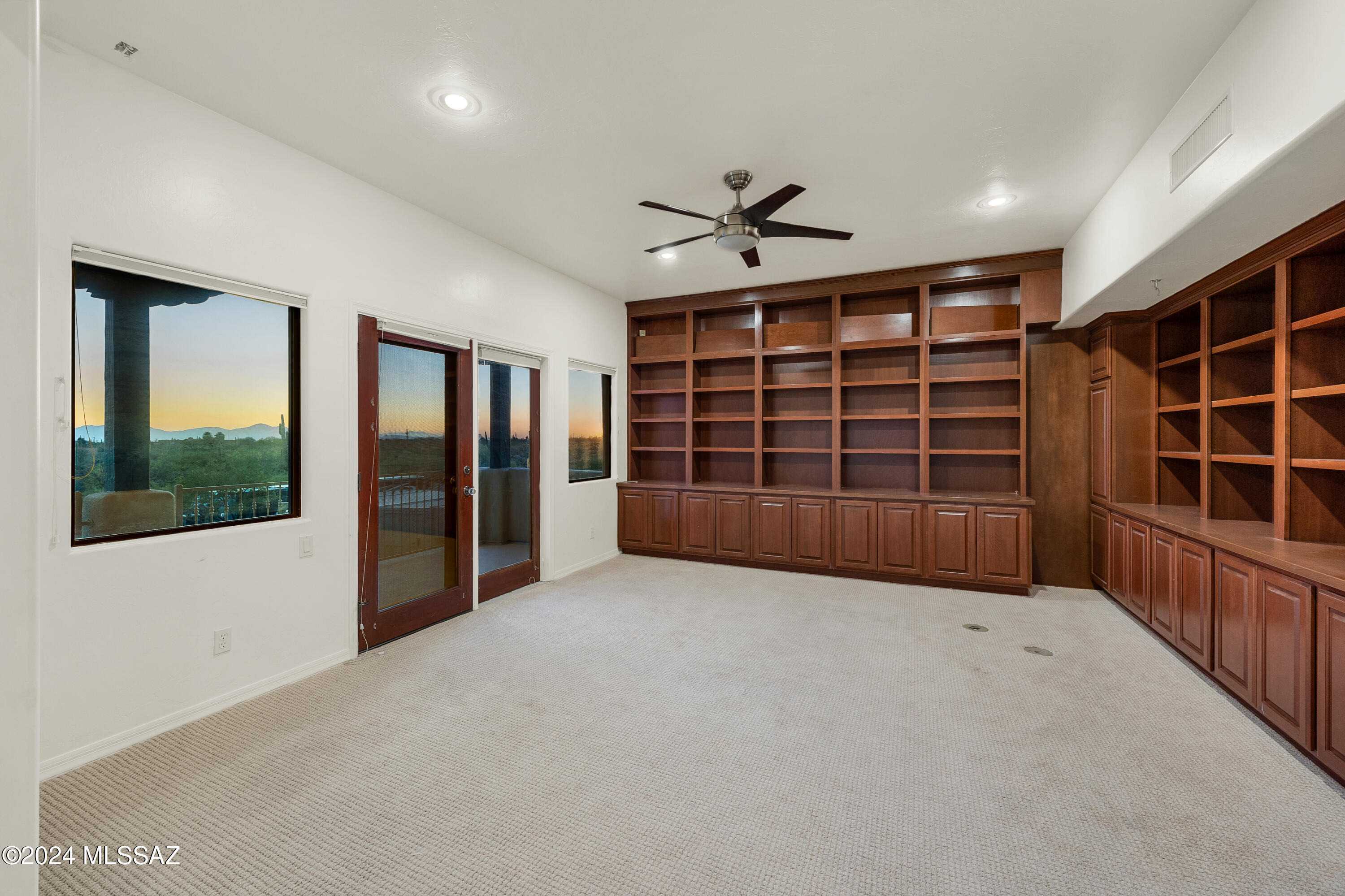 La Cholla Airpark - Residential