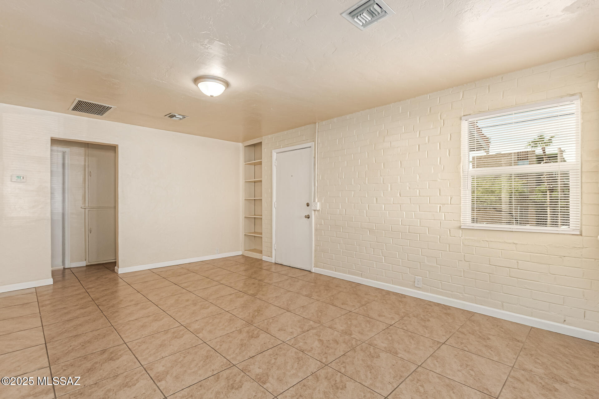 970 N Dodge Boulevard