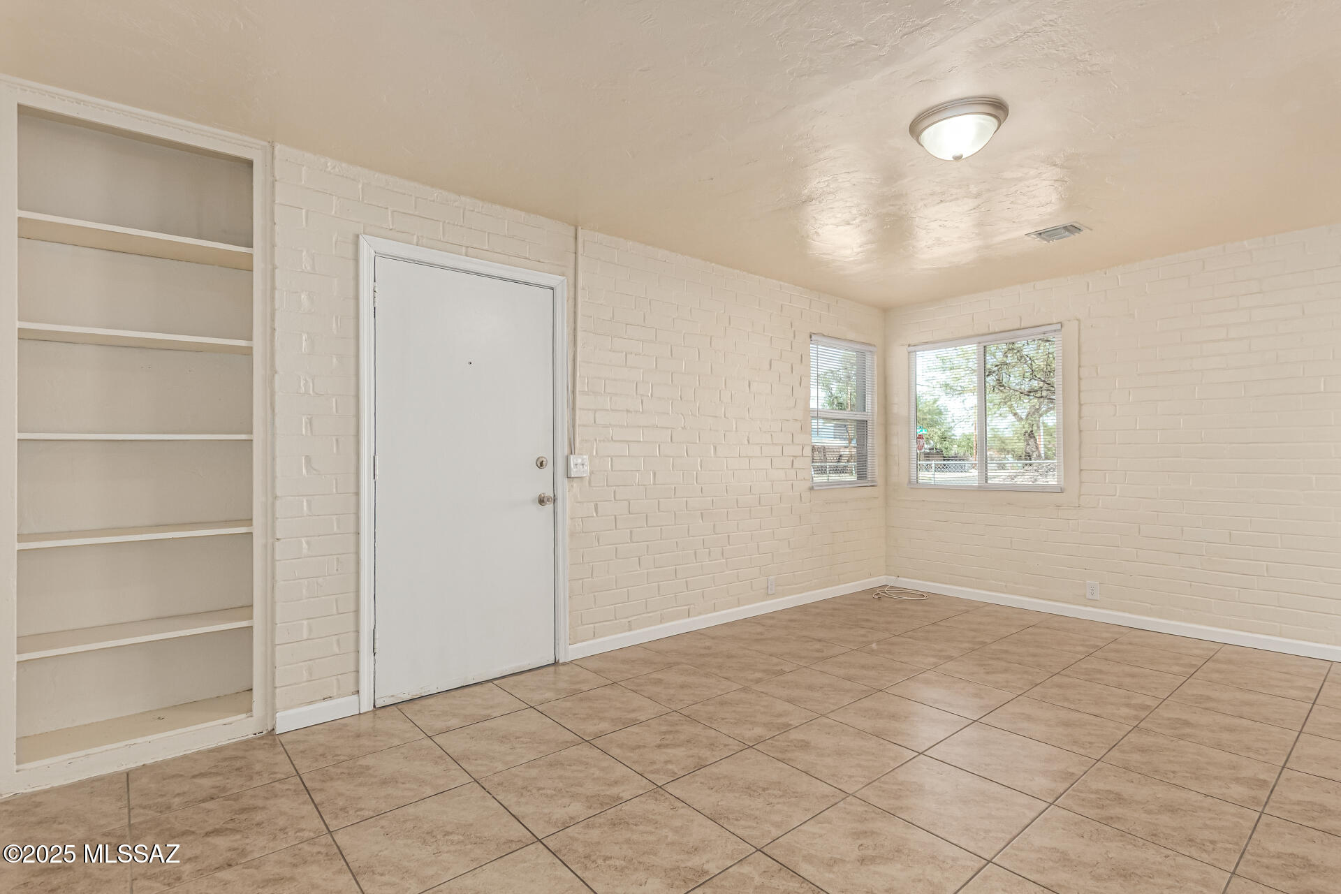 970 N Dodge Boulevard