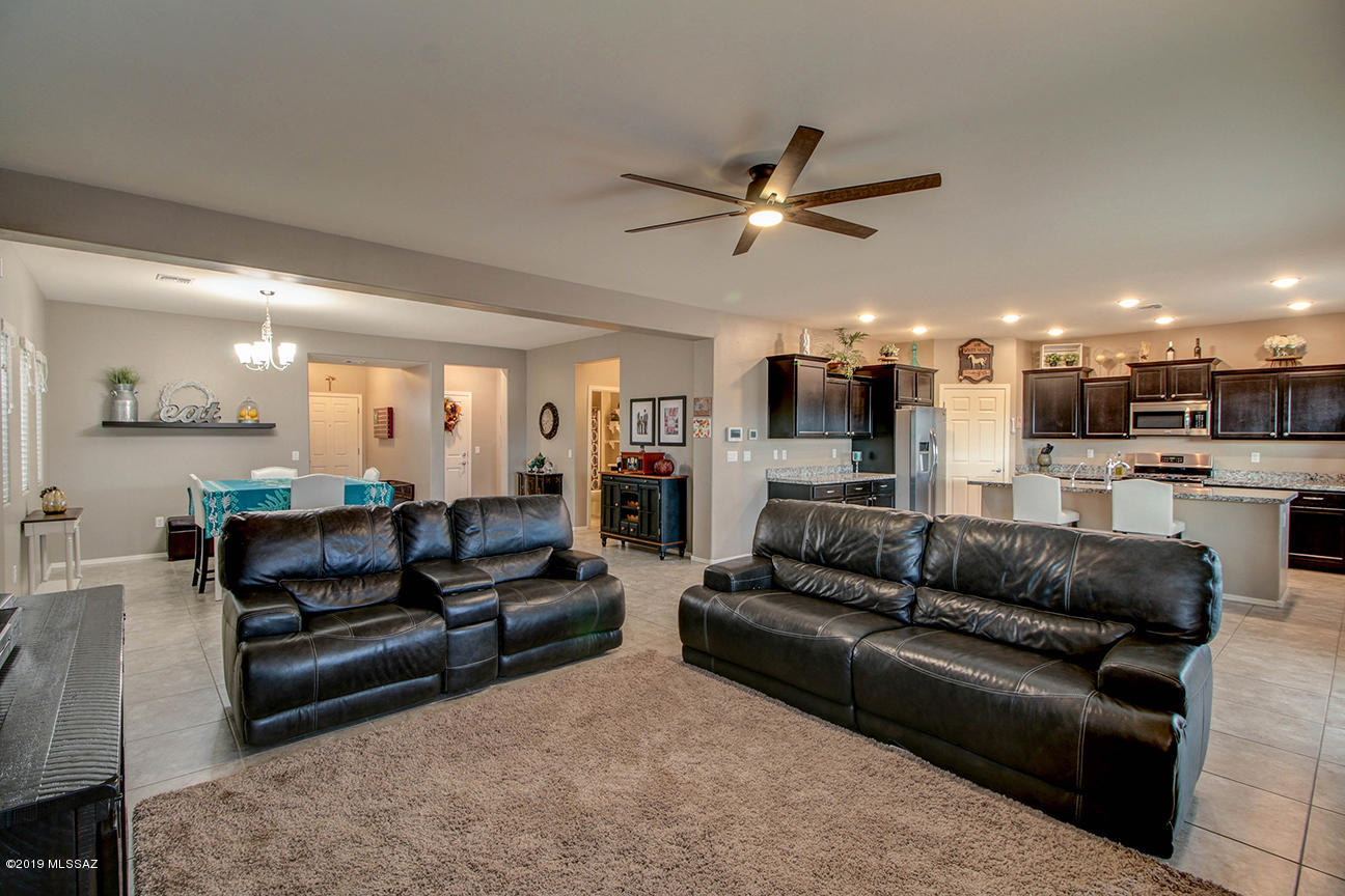 Vista Del Lago Norte SQ20140780198 - Residential