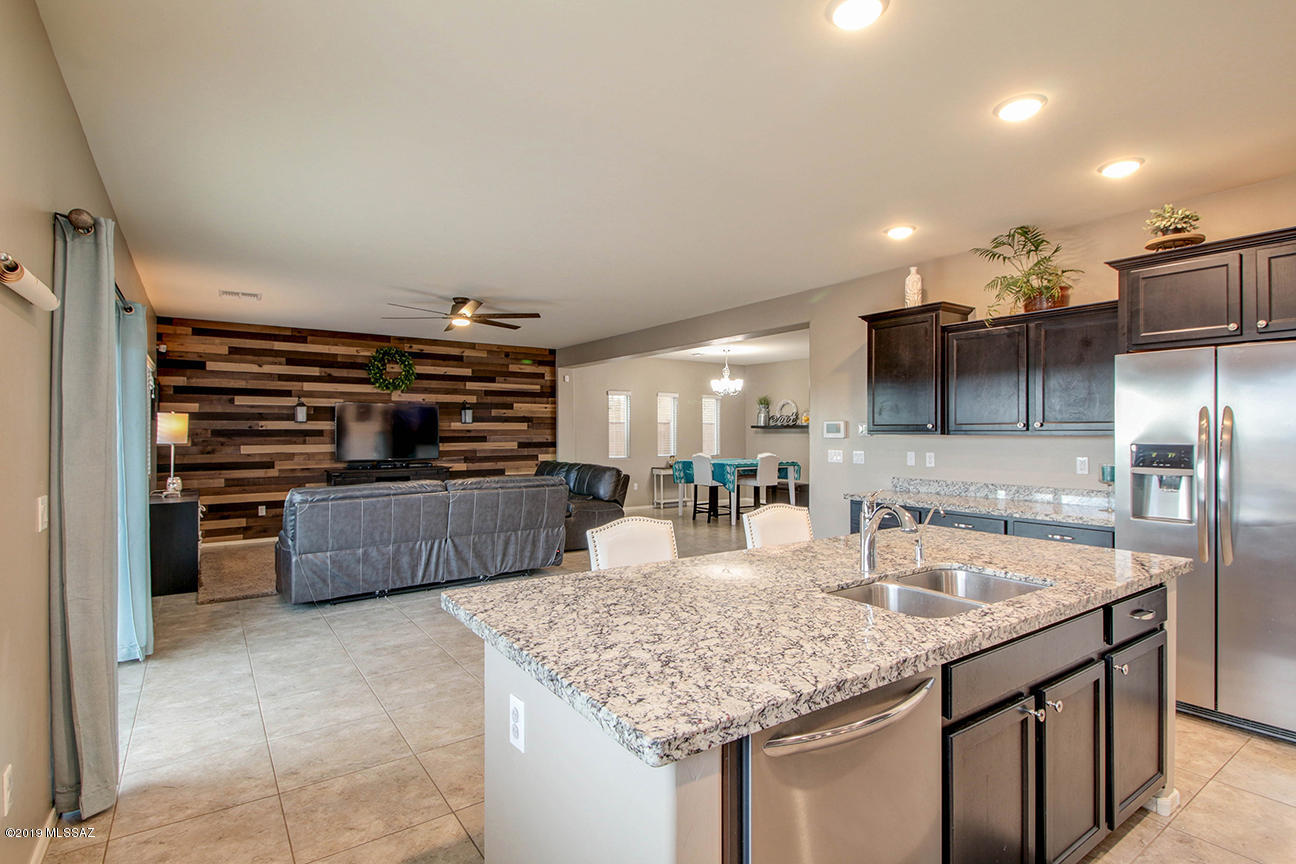 Vista Del Lago Norte SQ20140780198 - Residential