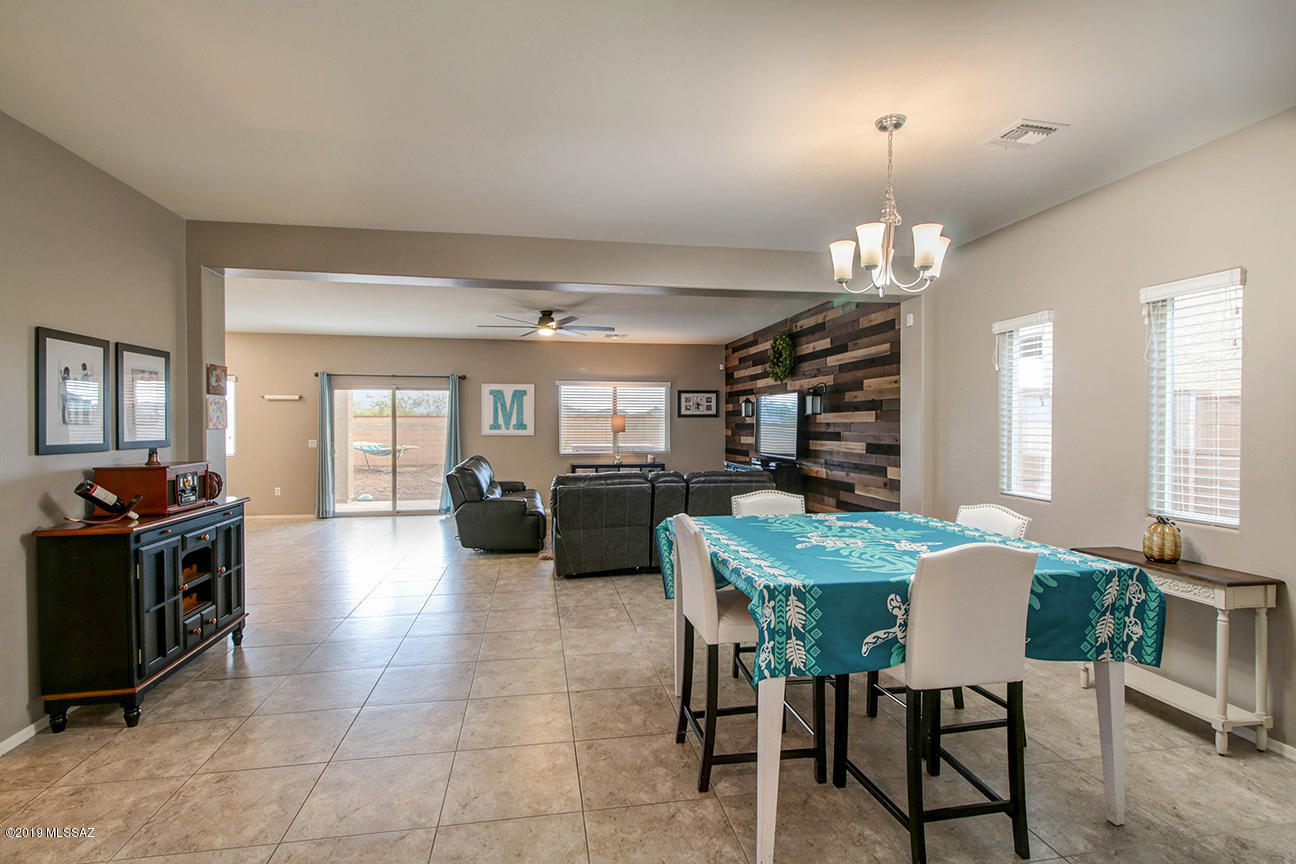 Vista Del Lago Norte SQ20140780198 - Residential