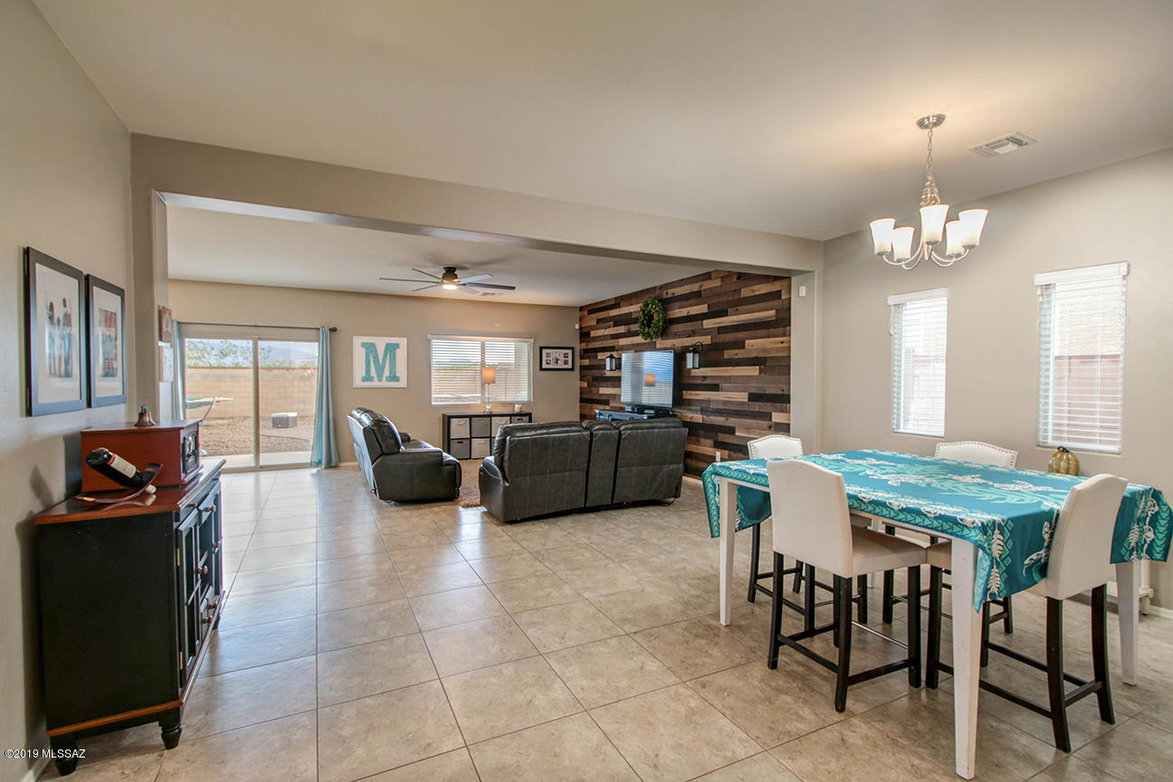 Vista Del Lago Norte SQ20140780198 - Residential