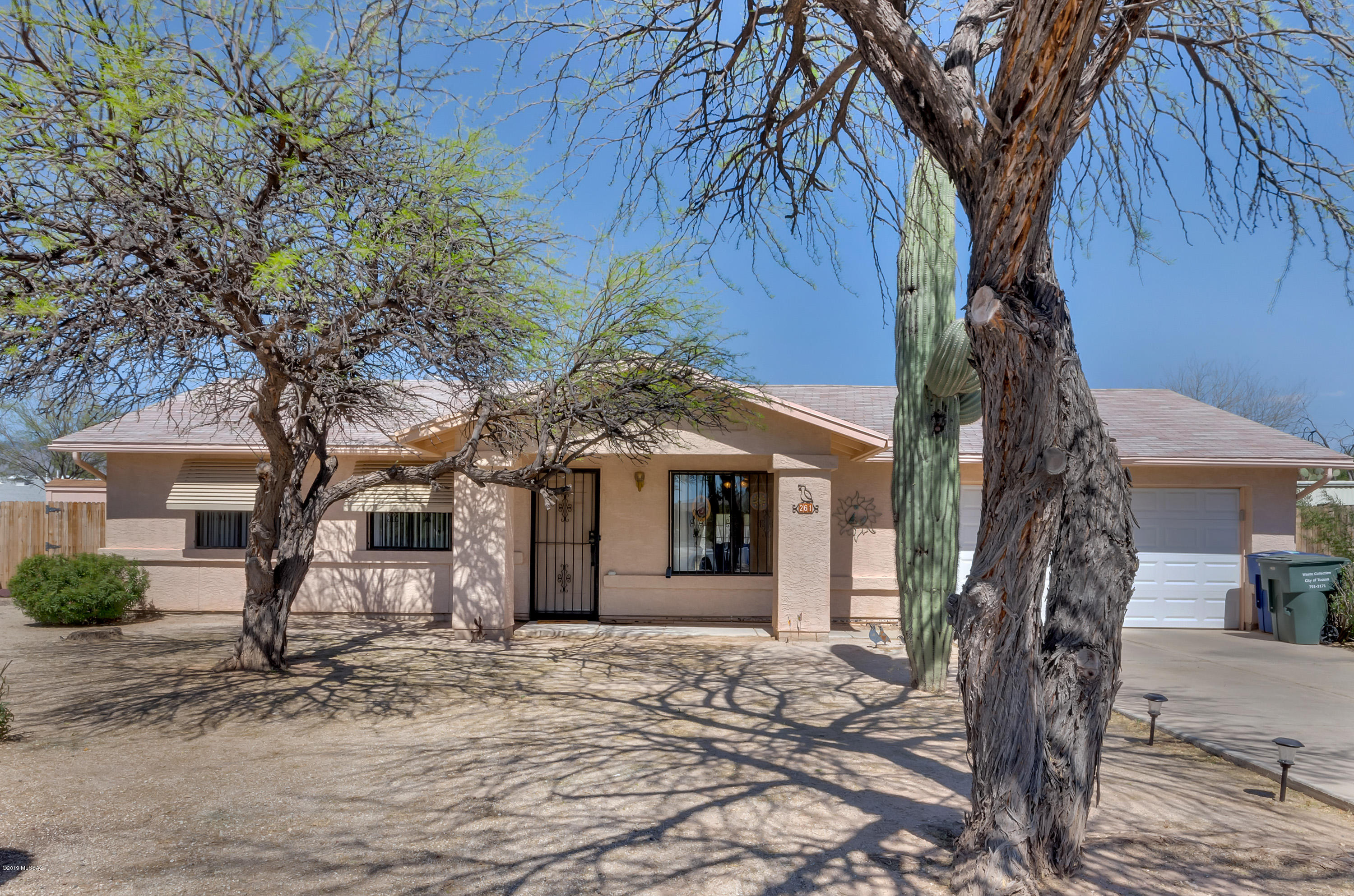 Country Hollow (1-39) - Residential