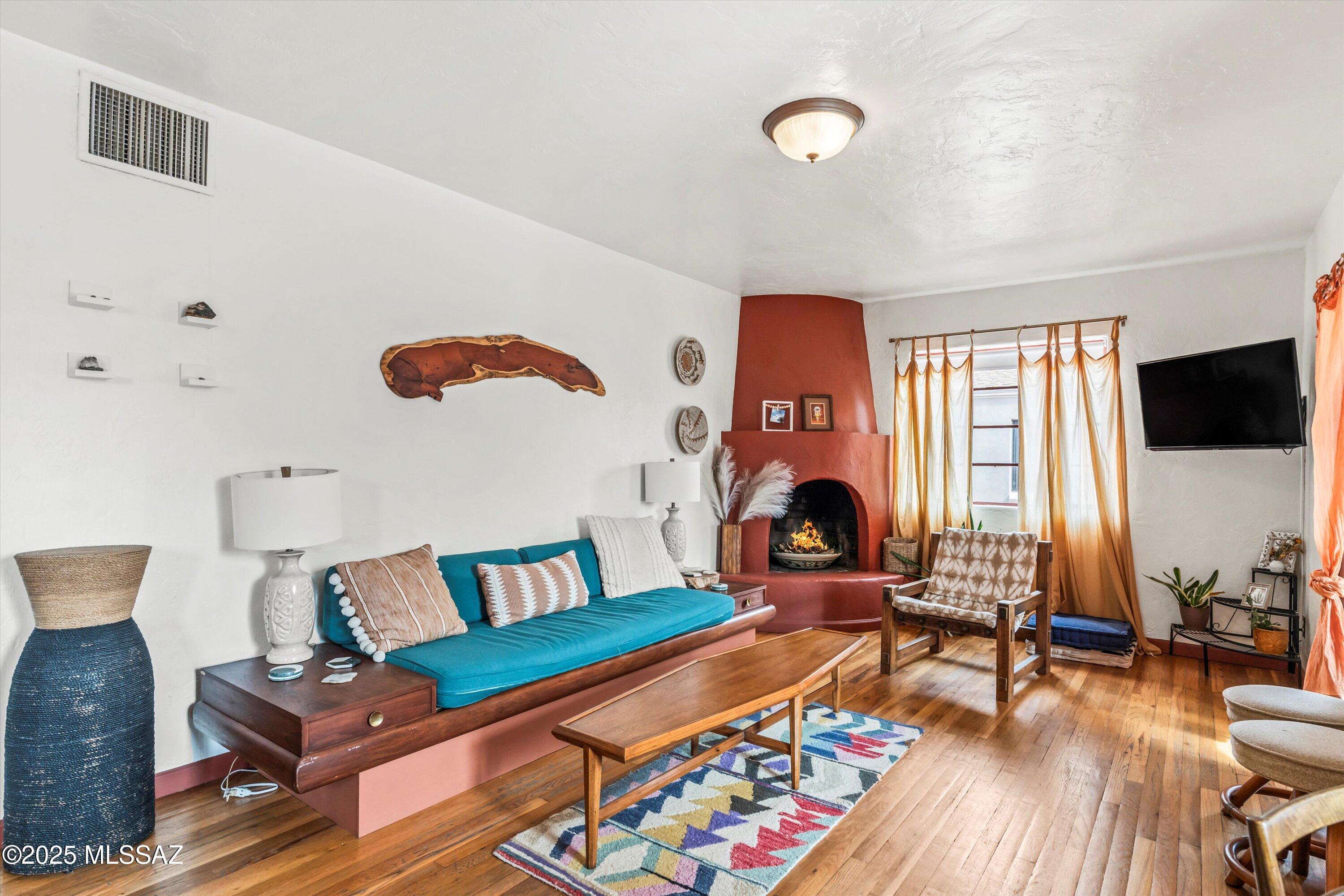 2921 E Lester Street