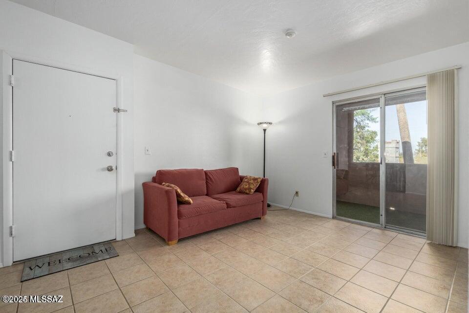 1810 E Blacklidge Drive 123