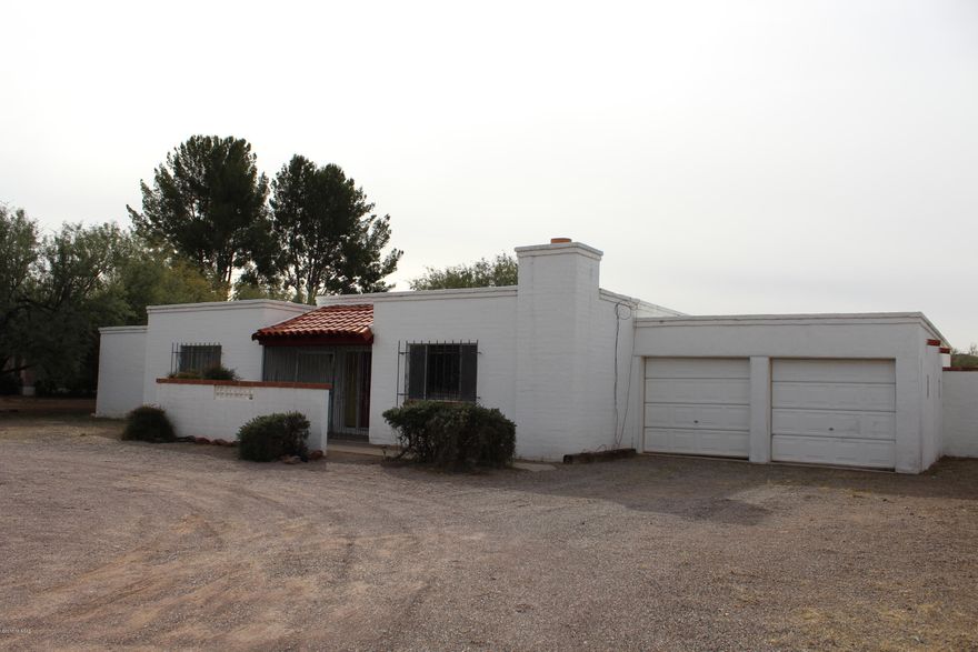 Nestled in the established neighborhood of Tubac Valley Vistas, this 1970s vintage home set on approximately .83 of an acre and has mature mesquite trees throughout the lot.  With a 6-8 foot walled back yard to provide lots of privacy, yet still having views of the Tumacacori Mountains; This 2 bedroom, 2 bath 1868 sq/ft home with sun room and a separate den/office is ideal for someone who doesn't mind doing some updating!