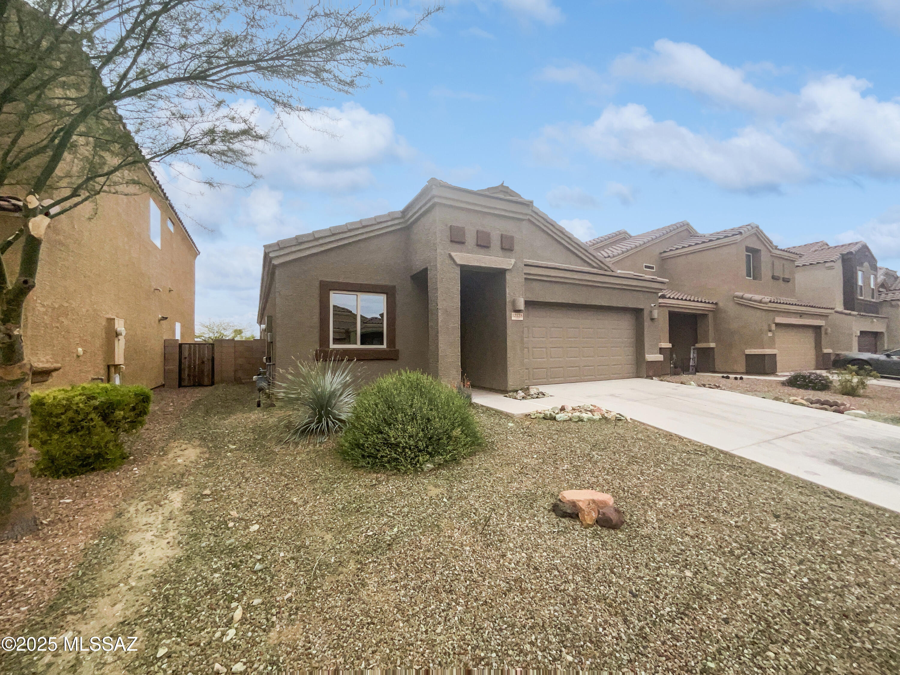 Vista Del Lago Norte SQ20140780198 - Residential