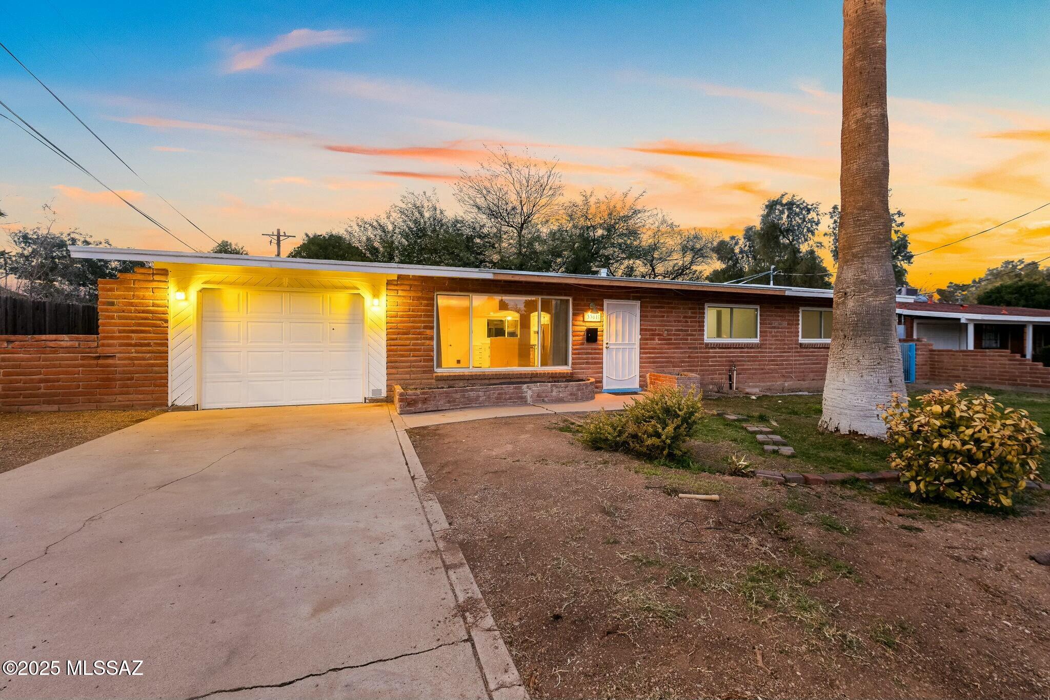 3301 N Country Club Road