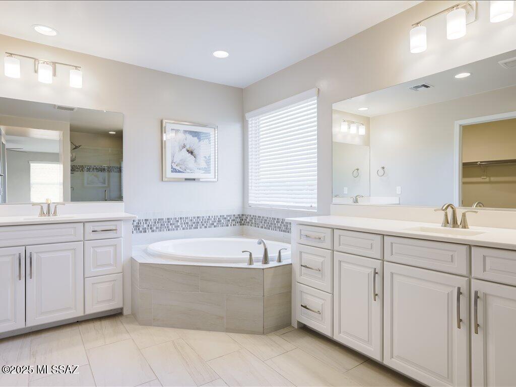 1093 E Silver Ray Drive