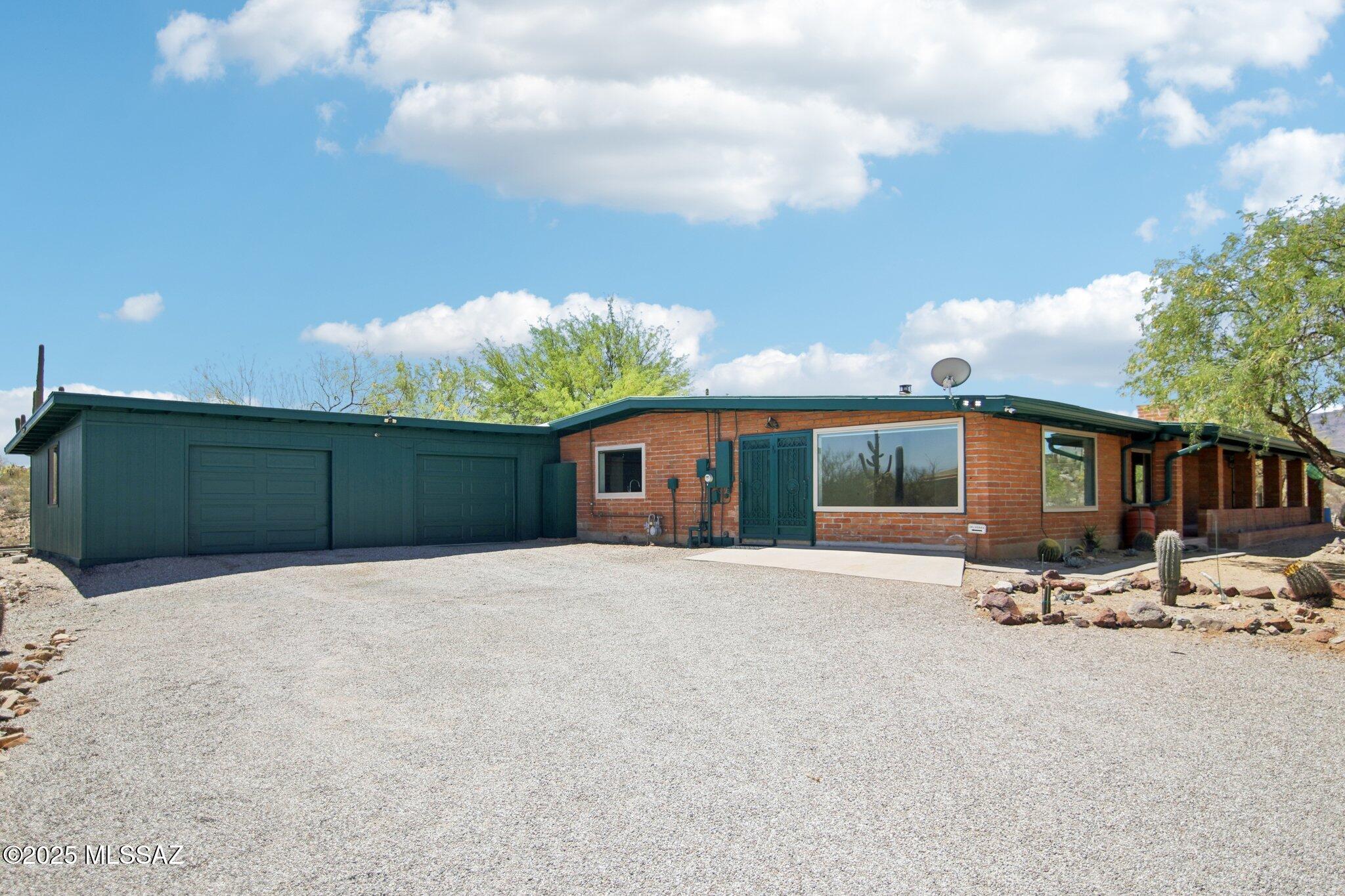 4321 W Camino Pintoresco