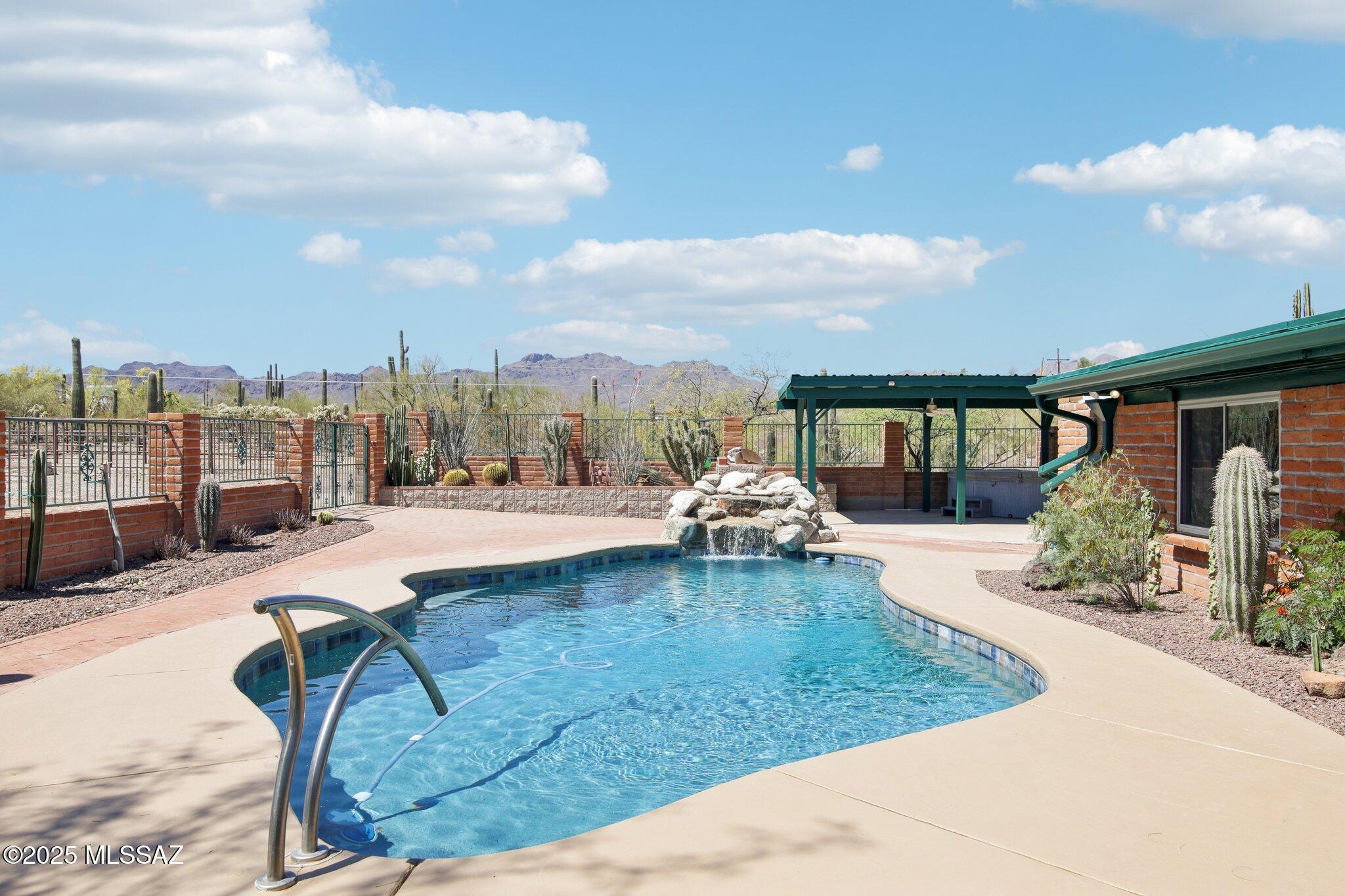 4321 W Camino Pintoresco