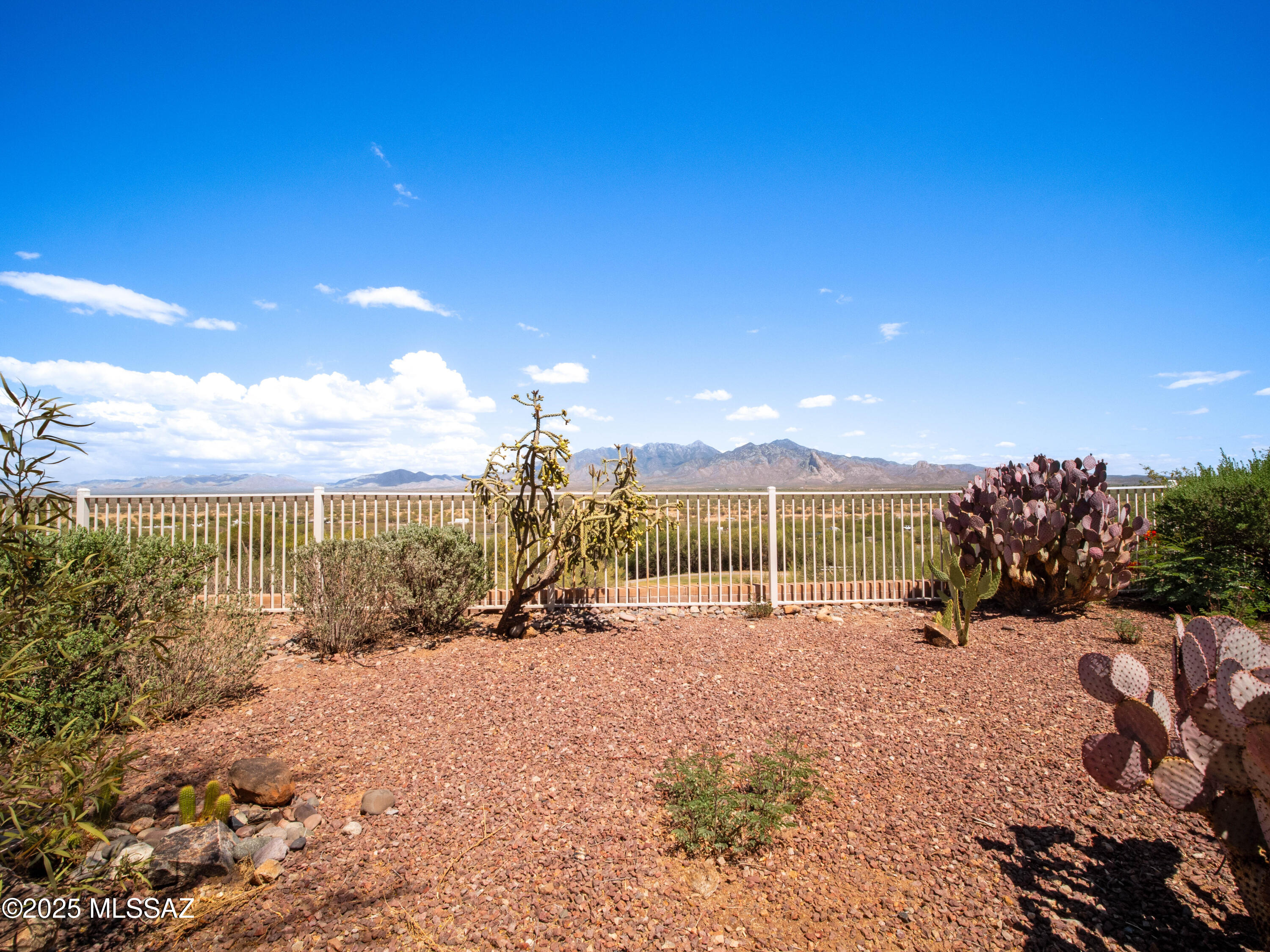 1661 W Acacia Bluffs Drive