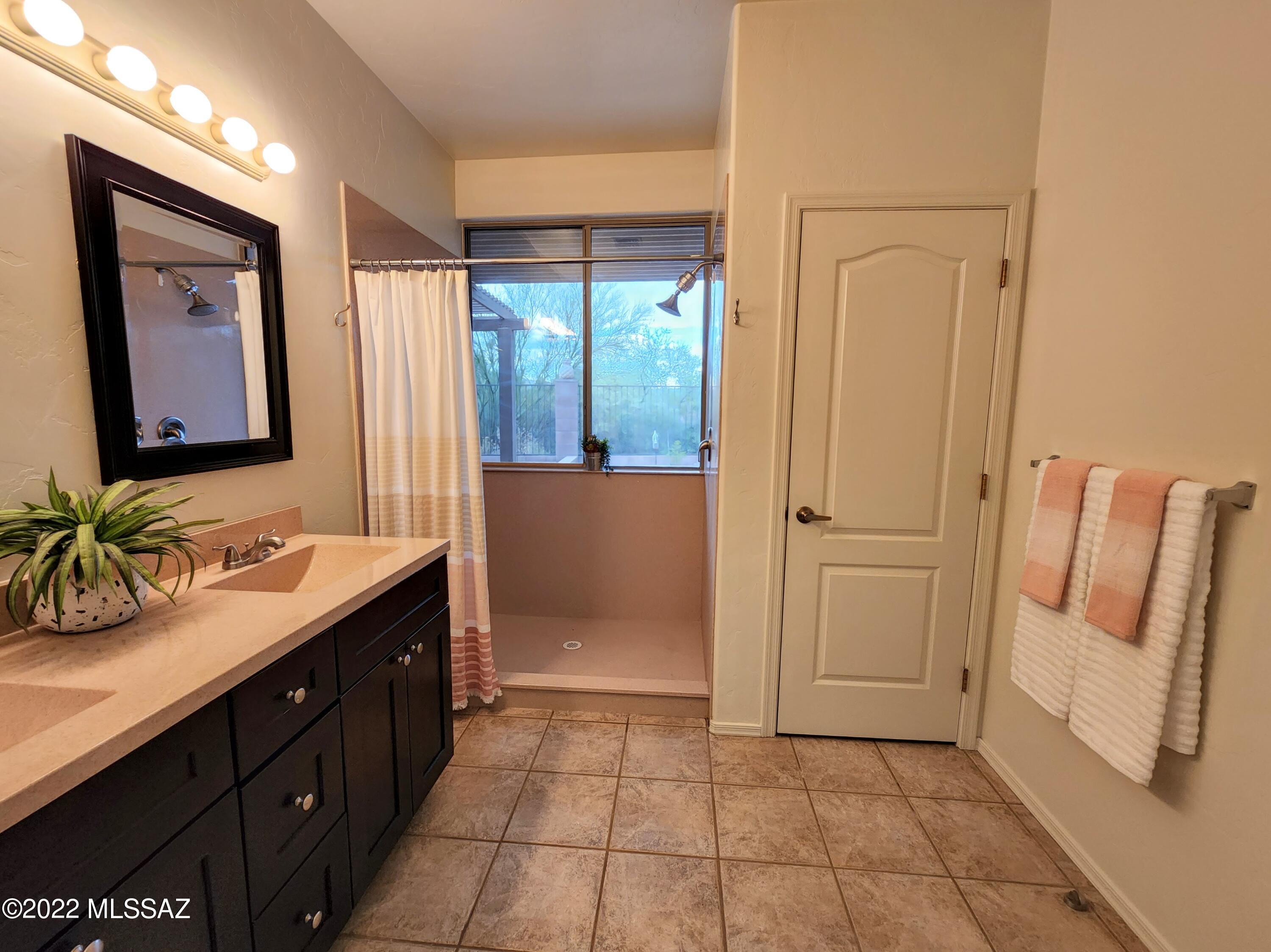 Marquette Place (1-44) - Residential