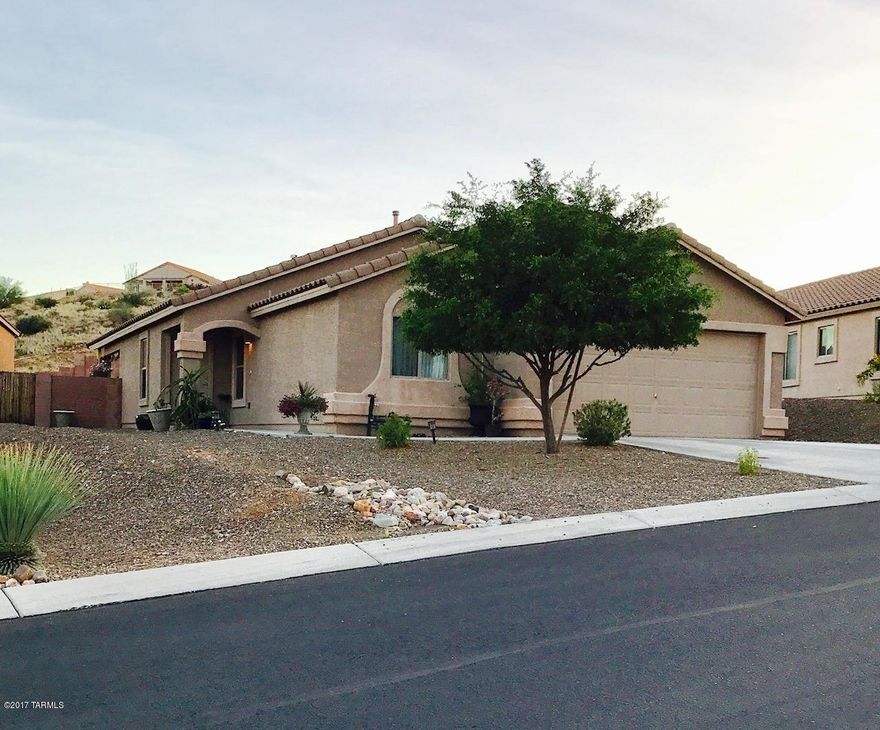 Look no further for the perfect, beautifully kept home with AMAZING front and back yard mountain views! This home has the whole package, offering a gourmet kitchen with double oven gas stove, slate appliances, granite counter tops and a gorgeous backsplash. Surround sound hookups in living room and cultured marble counter tops in bathrooms with his & hers sinks in master bathroom. New flooring and paint. Property sits on a low-traffic a cul de sac. Vaulted ceiling throughout. Easy care landscaping with irrigation. Have peace of mind with sprinkler throughout house. Convenient location with grocery stores only 5 minutes away. This house is a must see! Call and make your appointment today!!!  Owner is licensed Real Estate Agent in state of Arizona.