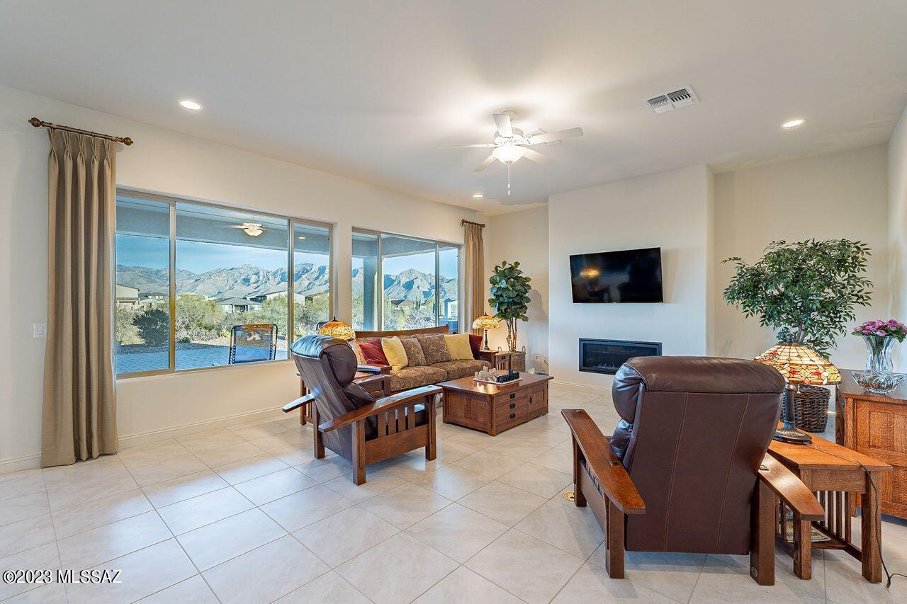 Saguaros Viejos West - Residential