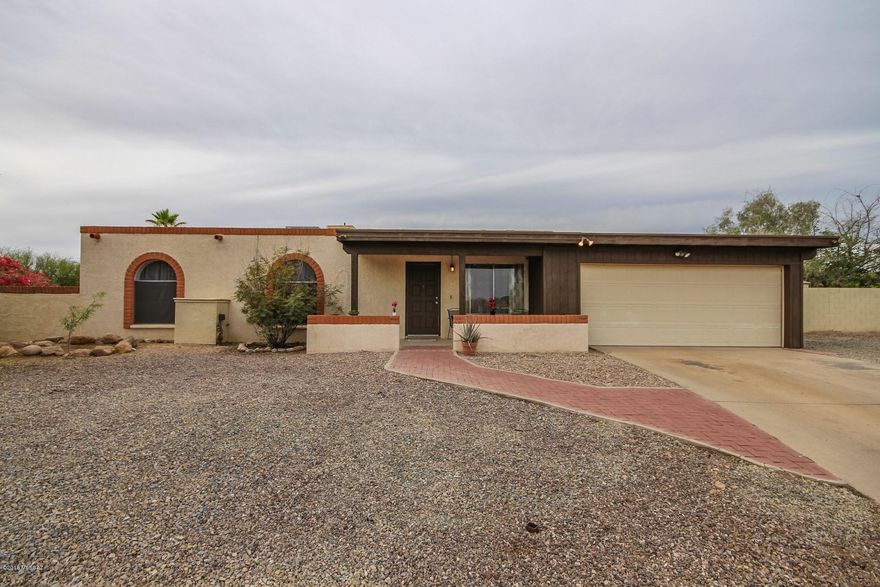Sellers will counter or accept offers between $259,900 - $264,900. WOW! This masonry stucco home has a long list of highly-sought after features to include: NW location, mountain views, end of cul-de-sac, pool, premium lot on 1/3 acre, a wood burning fireplace, 3 entertaining areas, 4 spacious bedrooms, a den that can serve as a 5th bedroom, a remodeled kitchen with granite counters, glass tile back splash, stainless steel appliances, new ceramic floor tile, new carpet in bedrooms, and much more! Entertaining space also available outdoors under the covered patio, ramada, or large poured concrete slab. Have toys or trailers? There is no HOA here, and there is a double-gate with access to the back alley. No neighbors directly behind. What more could you want! Come. See. Stay.