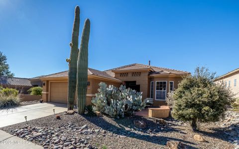 Photo of 12899 N Eagle Mesa Place, Marana, AZ 85658 (MLS # 22529044)