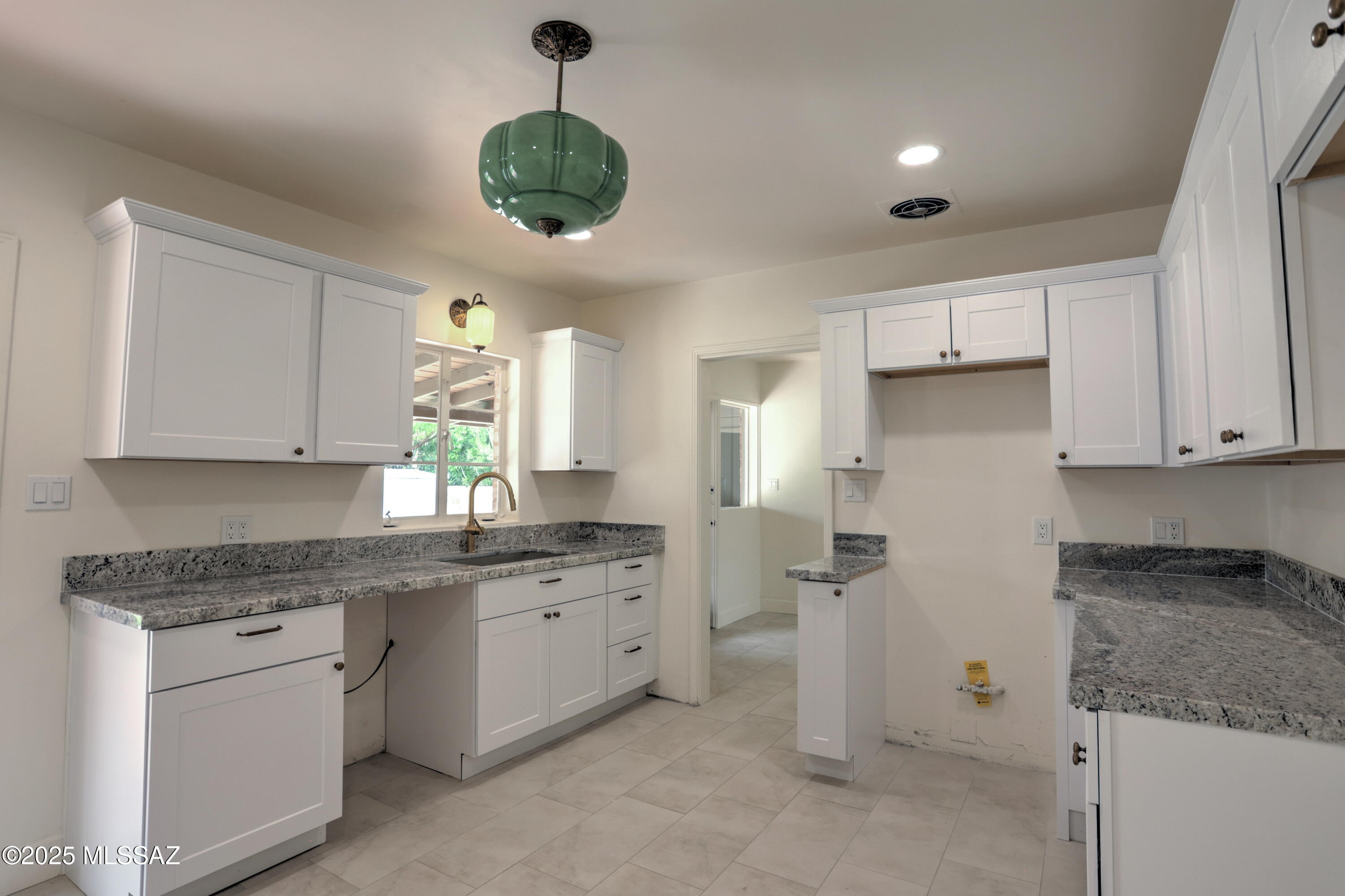 3309 N Stewart Avenue