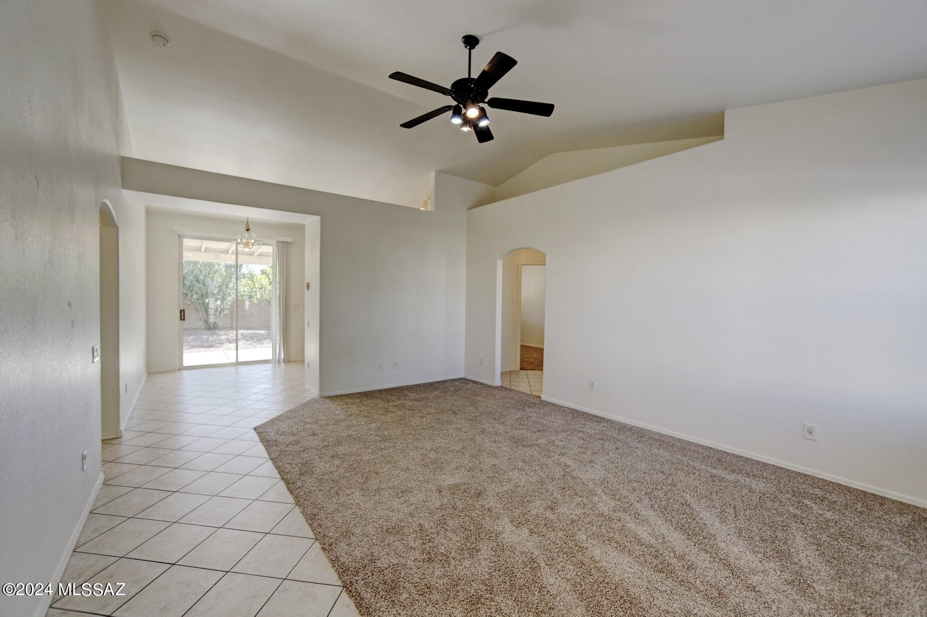 Hacienda Del Oro (1-879) - Residential Lease