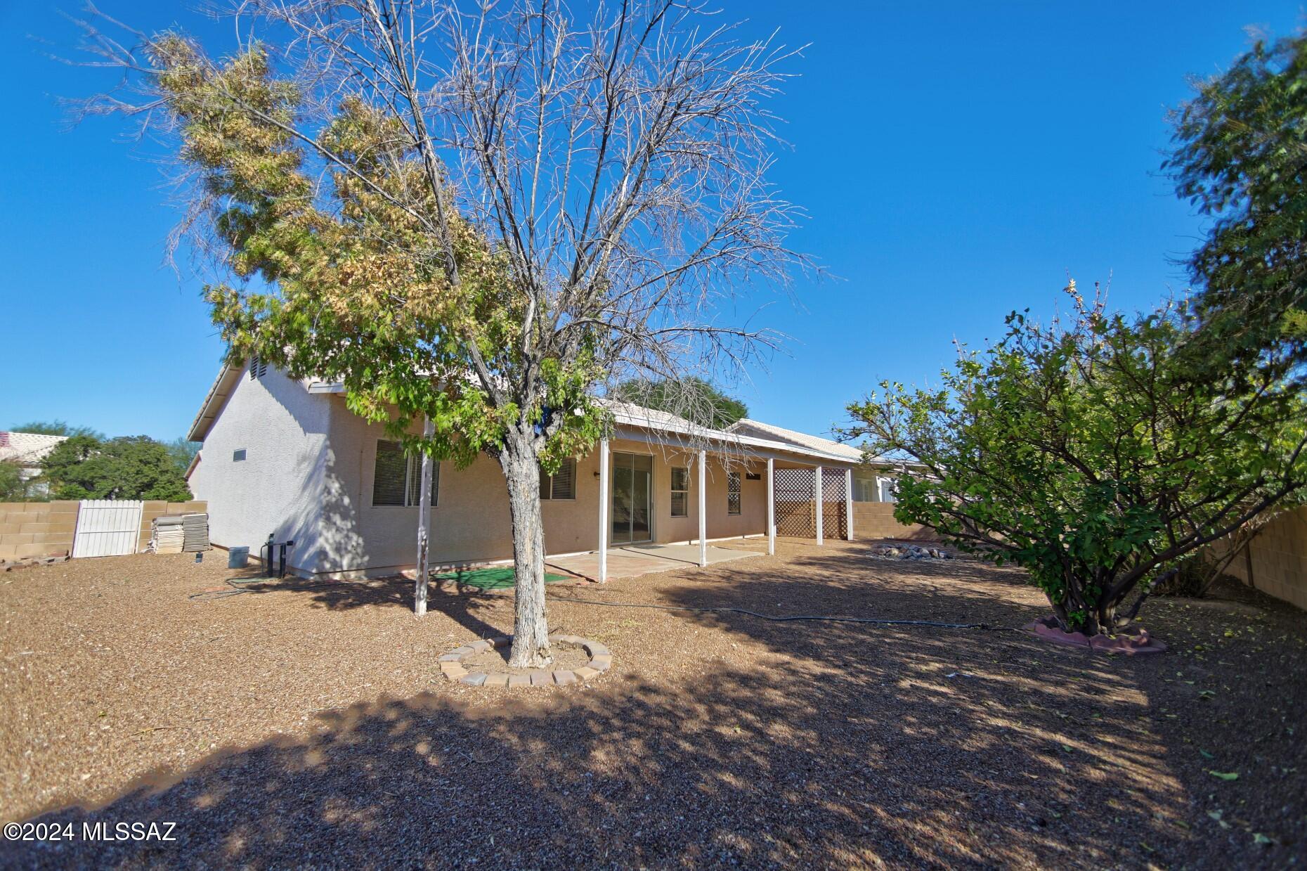 Hacienda Del Oro (1-879) - Residential Lease