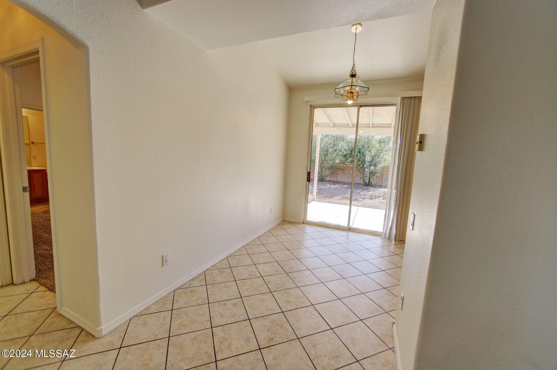 Hacienda Del Oro (1-879) - Residential Lease