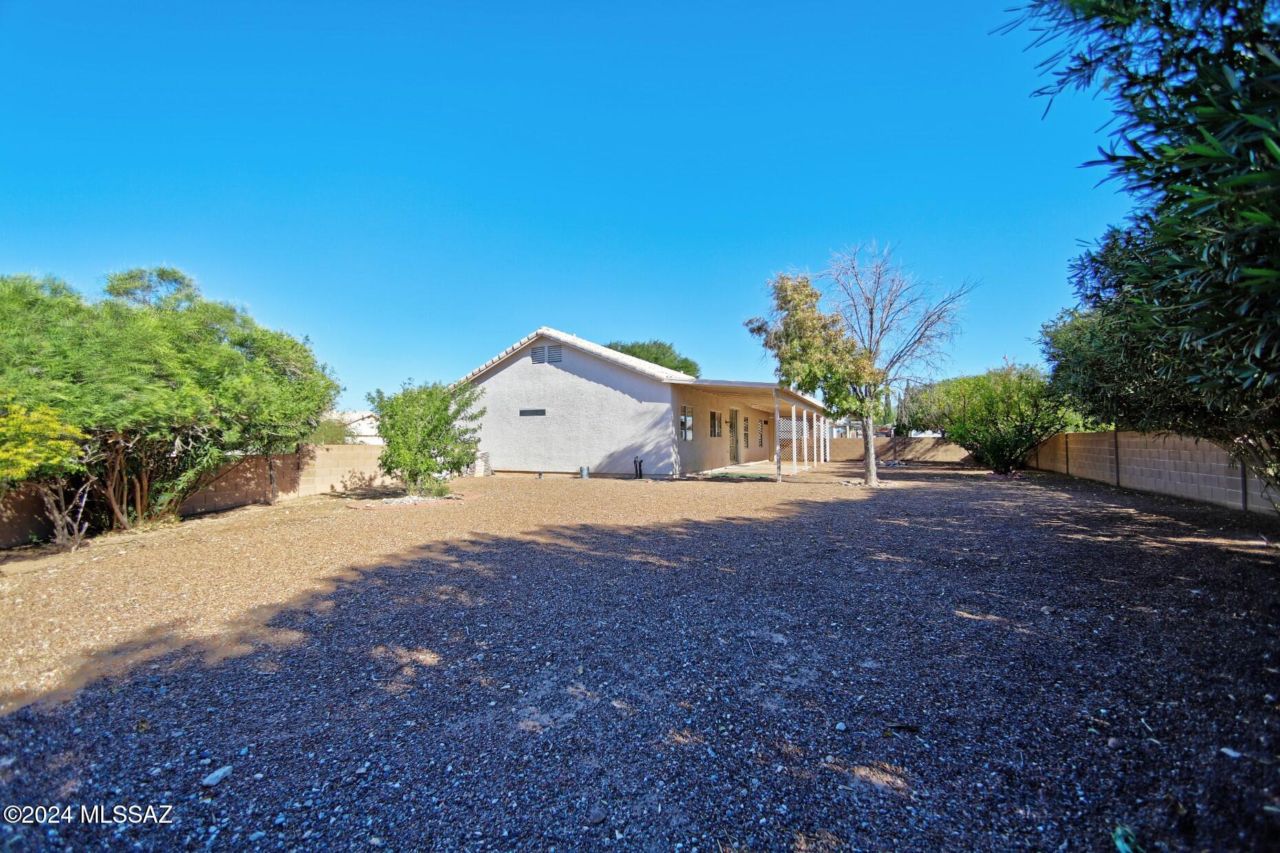 Hacienda Del Oro (1-879) - Residential Lease