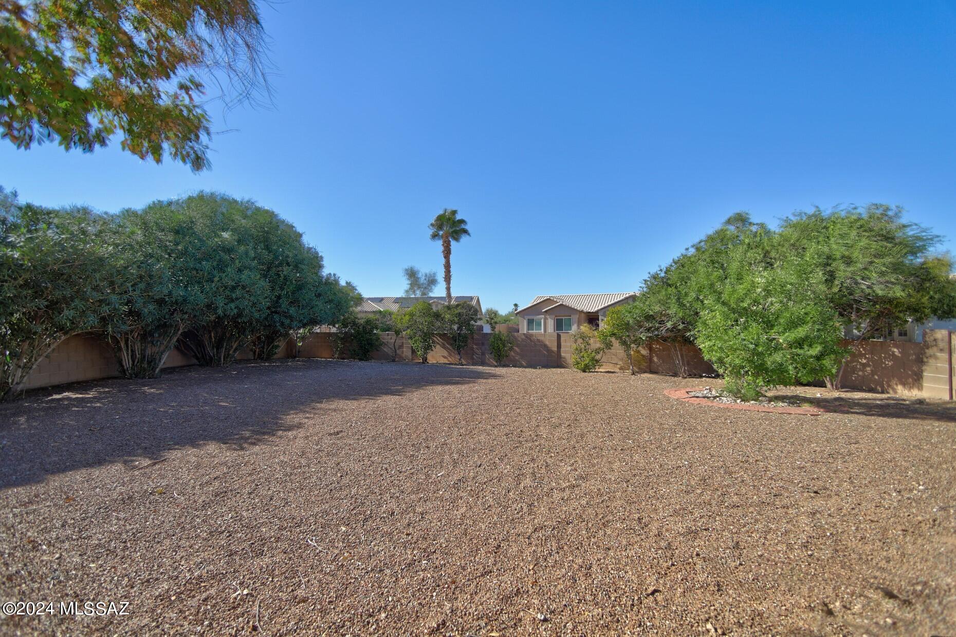 Hacienda Del Oro (1-879) - Residential Lease