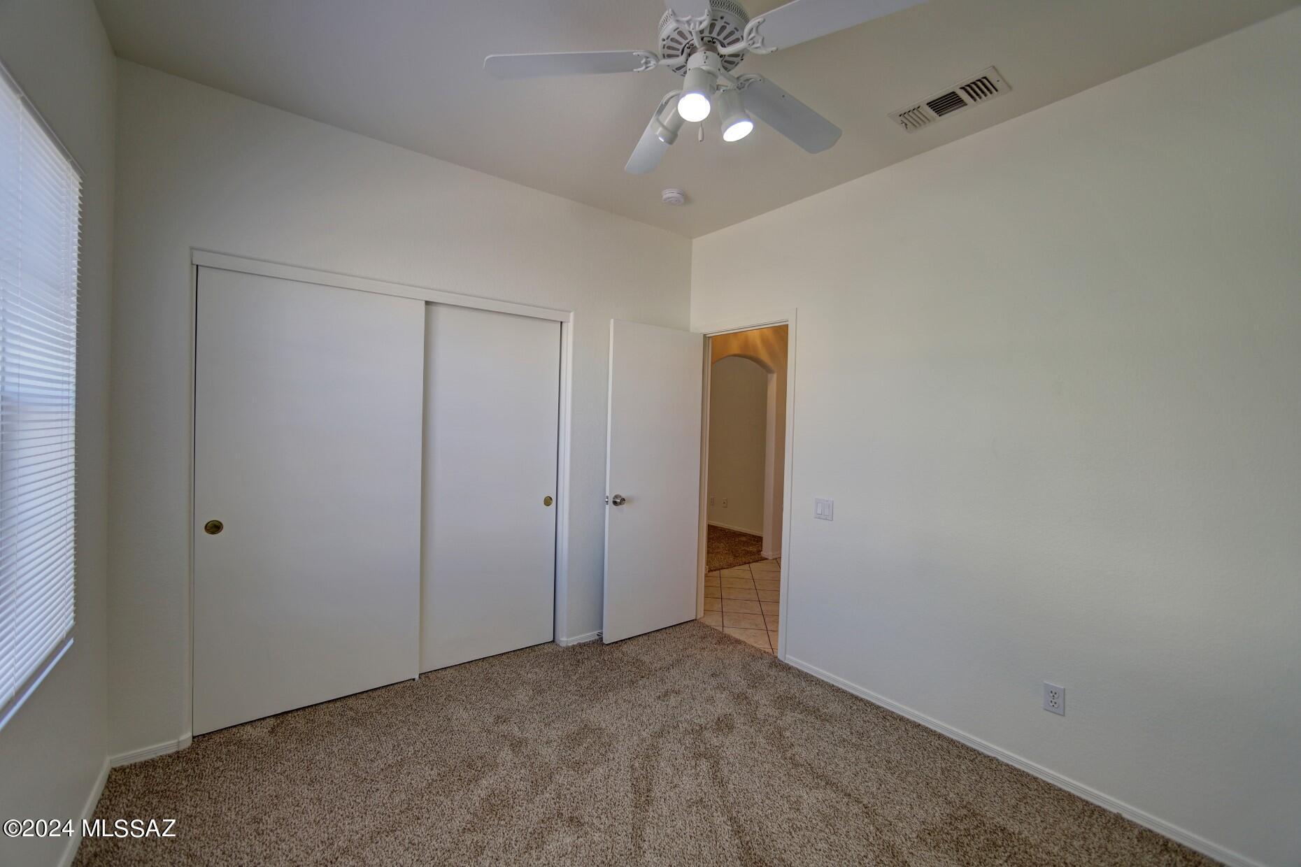 Hacienda Del Oro (1-879) - Residential Lease