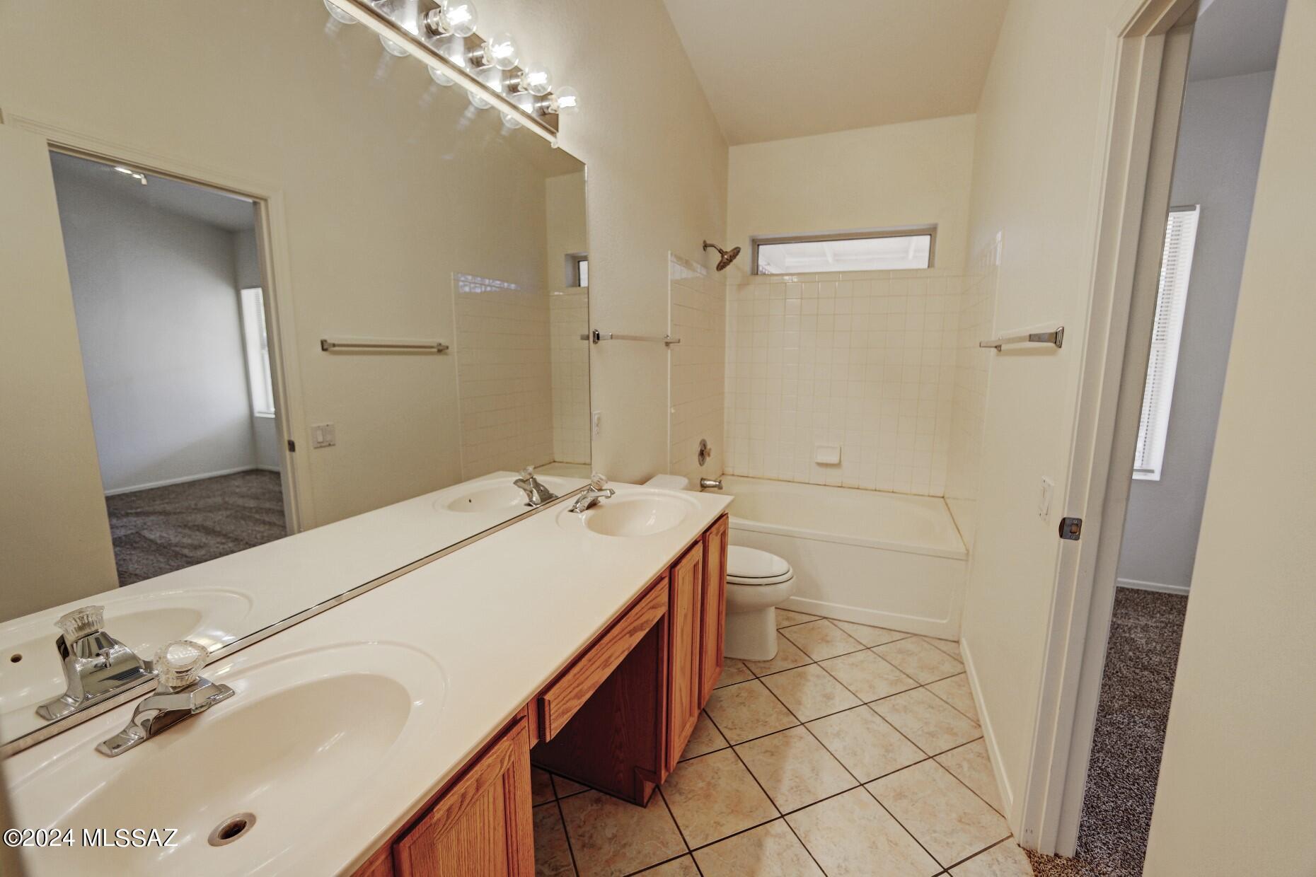 Hacienda Del Oro (1-879) - Residential Lease
