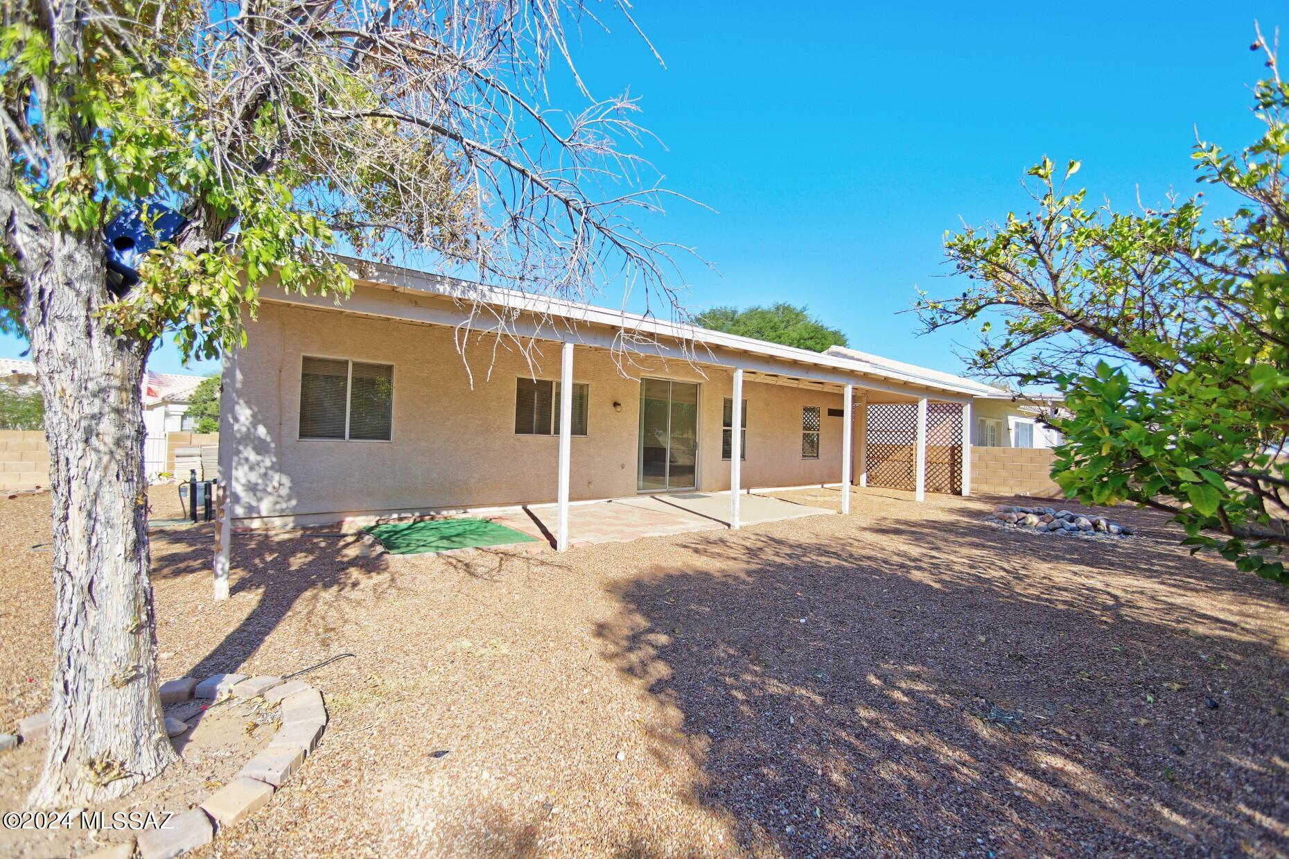 Hacienda Del Oro (1-879) - Residential Lease