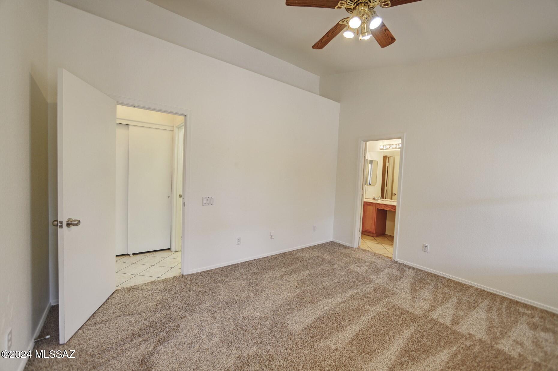 Hacienda Del Oro (1-879) - Residential Lease