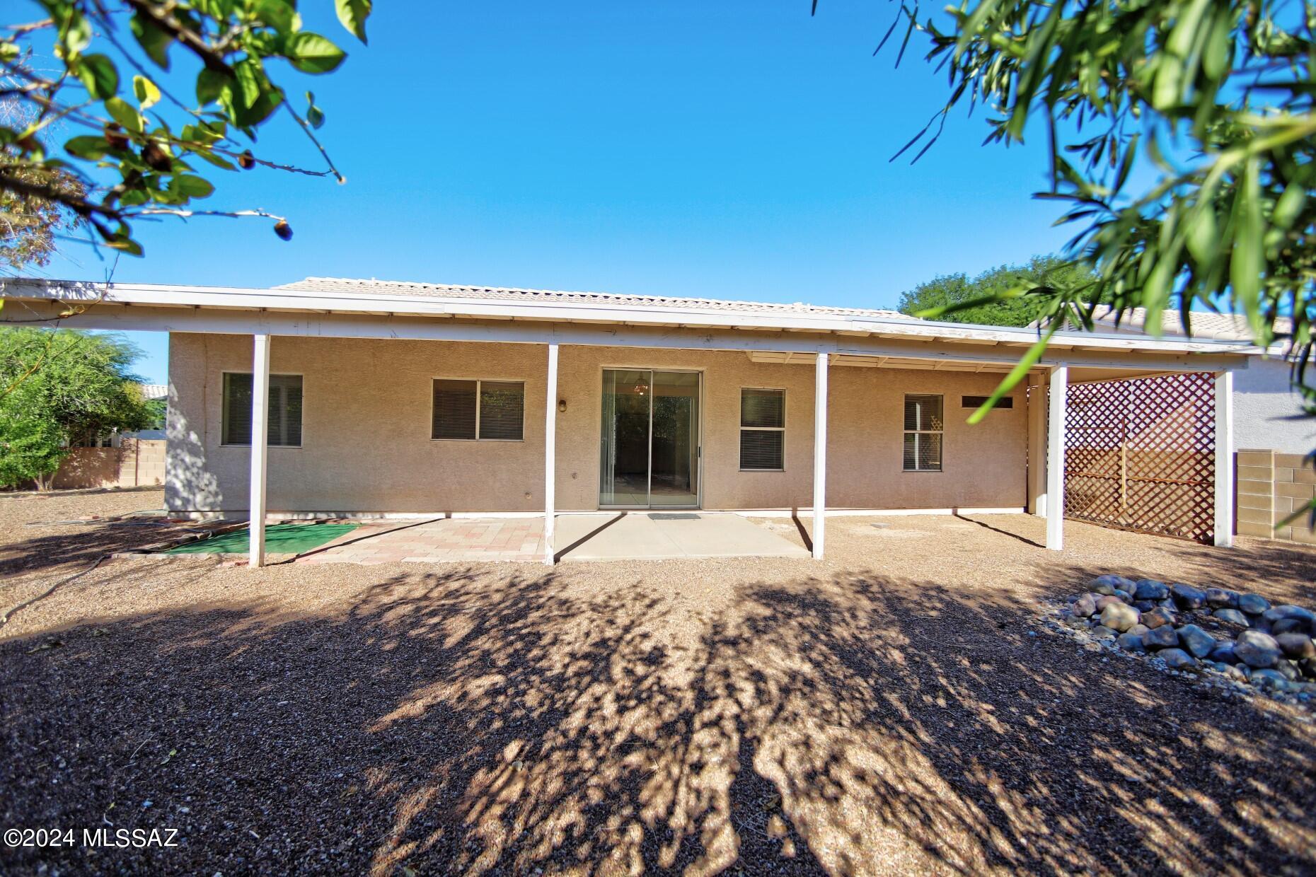 Hacienda Del Oro (1-879) - Residential Lease