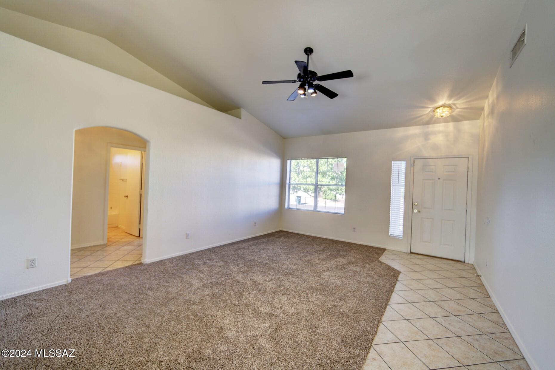 Hacienda Del Oro (1-879) - Residential Lease