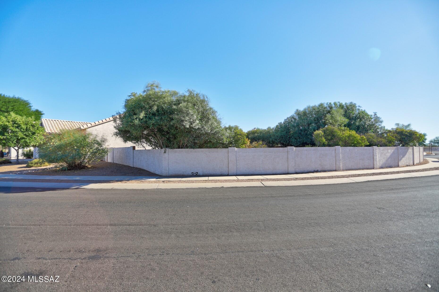 Hacienda Del Oro (1-879) - Residential Lease