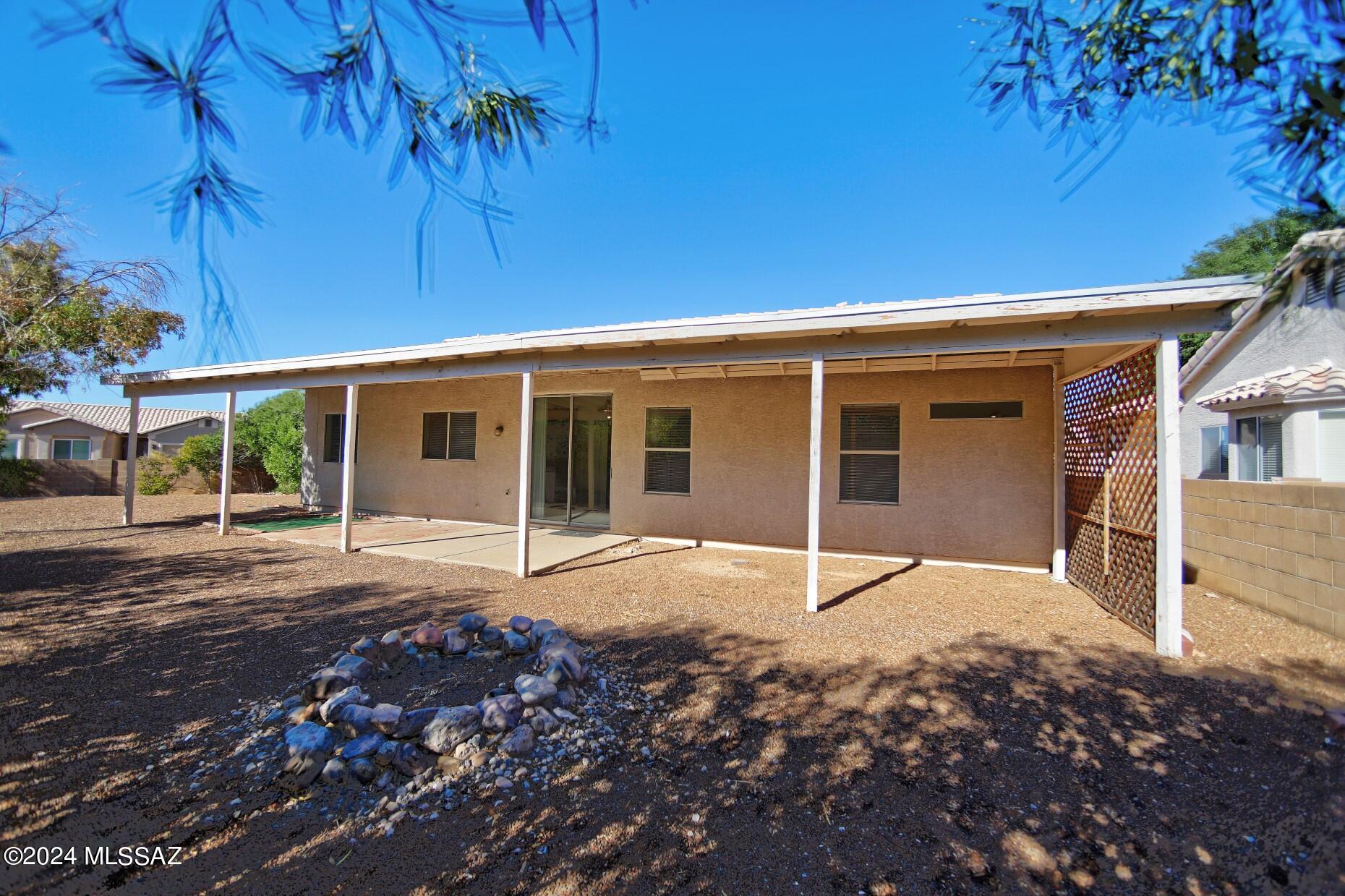 Hacienda Del Oro (1-879) - Residential Lease