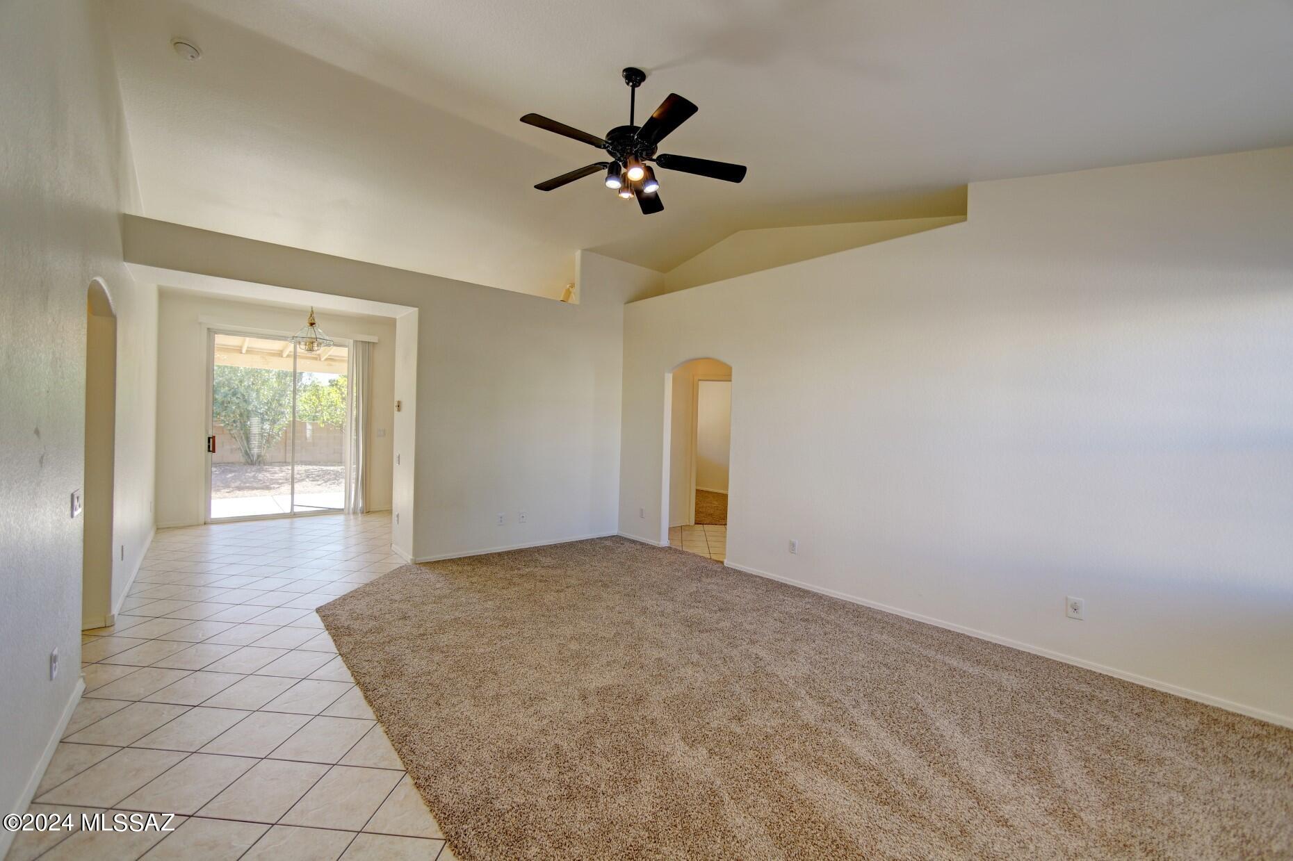 Hacienda Del Oro (1-879) - Residential Lease
