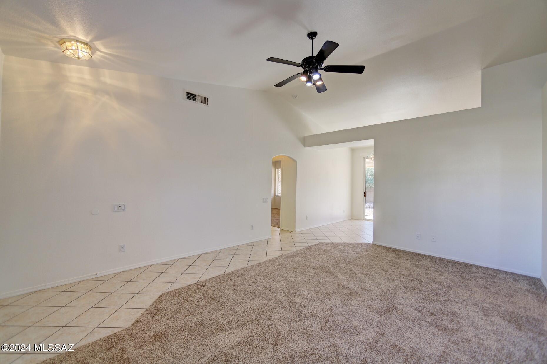 Hacienda Del Oro (1-879) - Residential Lease