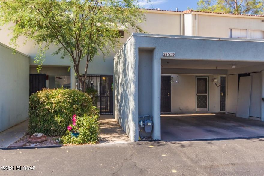 Welcome to the desirable Community of Haven Ridge Townhouses. Warm interior palette, neutral tile floors, ceiling fans, & dining area. Plenty of wood kitchen cabinets, pantry, lots of counter space, & laundry area. Plush carpet in all bedrooms, vaulted ceilings, & 2.5 baths. Charming backyard setting for outdoor entertaining.  Community Pool & Rec Center.  Conveniently located near Dining, Shopping, & Entertainment. Do not let this one go!