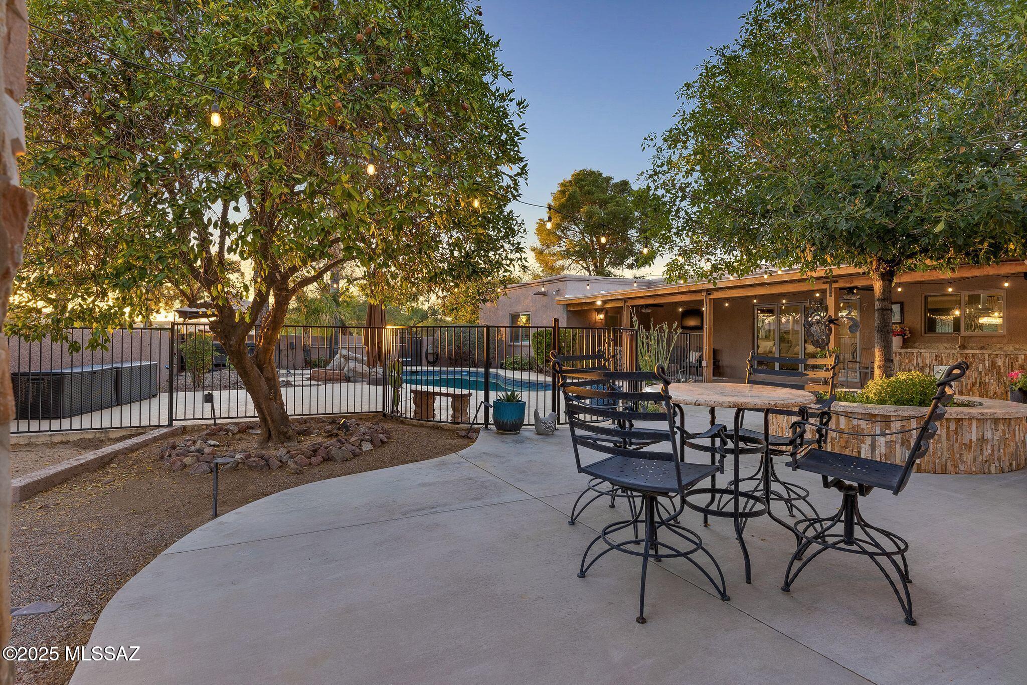 915 W Landoran Lane